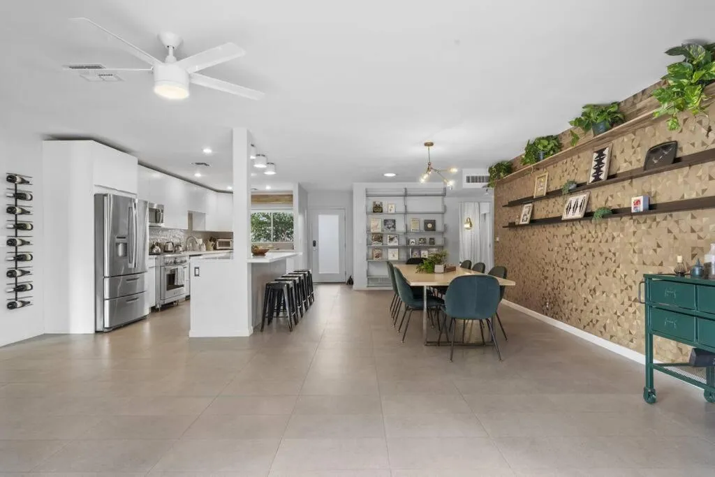 Mid-Century Stunner // Large Yard and Patio for Indoor/Outdoor Living