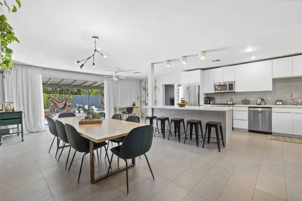 Mid-Century Stunner // Large Yard and Patio for Indoor/Outdoor Living