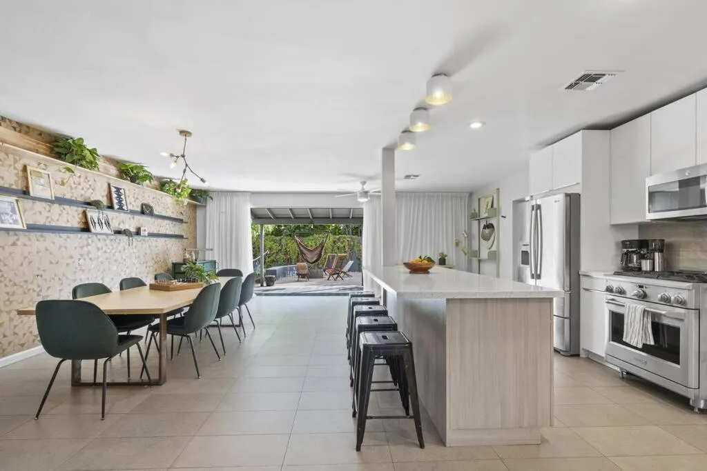 Mid-Century Stunner // Large Yard and Patio for Indoor/Outdoor Living