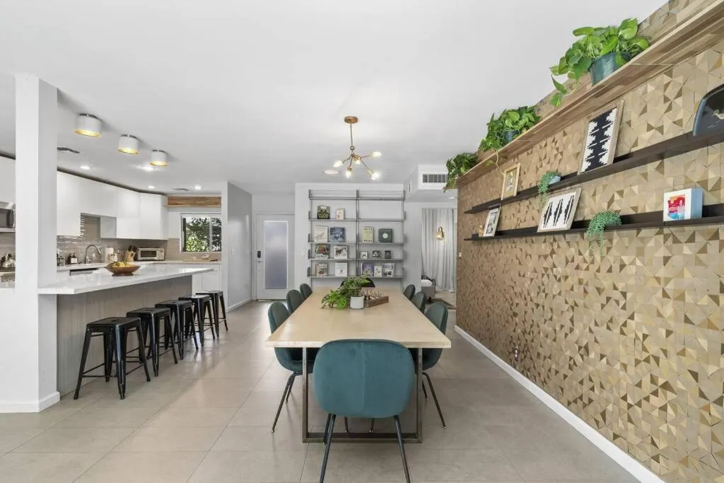 Mid-Century Stunner // Large Yard and Patio for Indoor/Outdoor Living