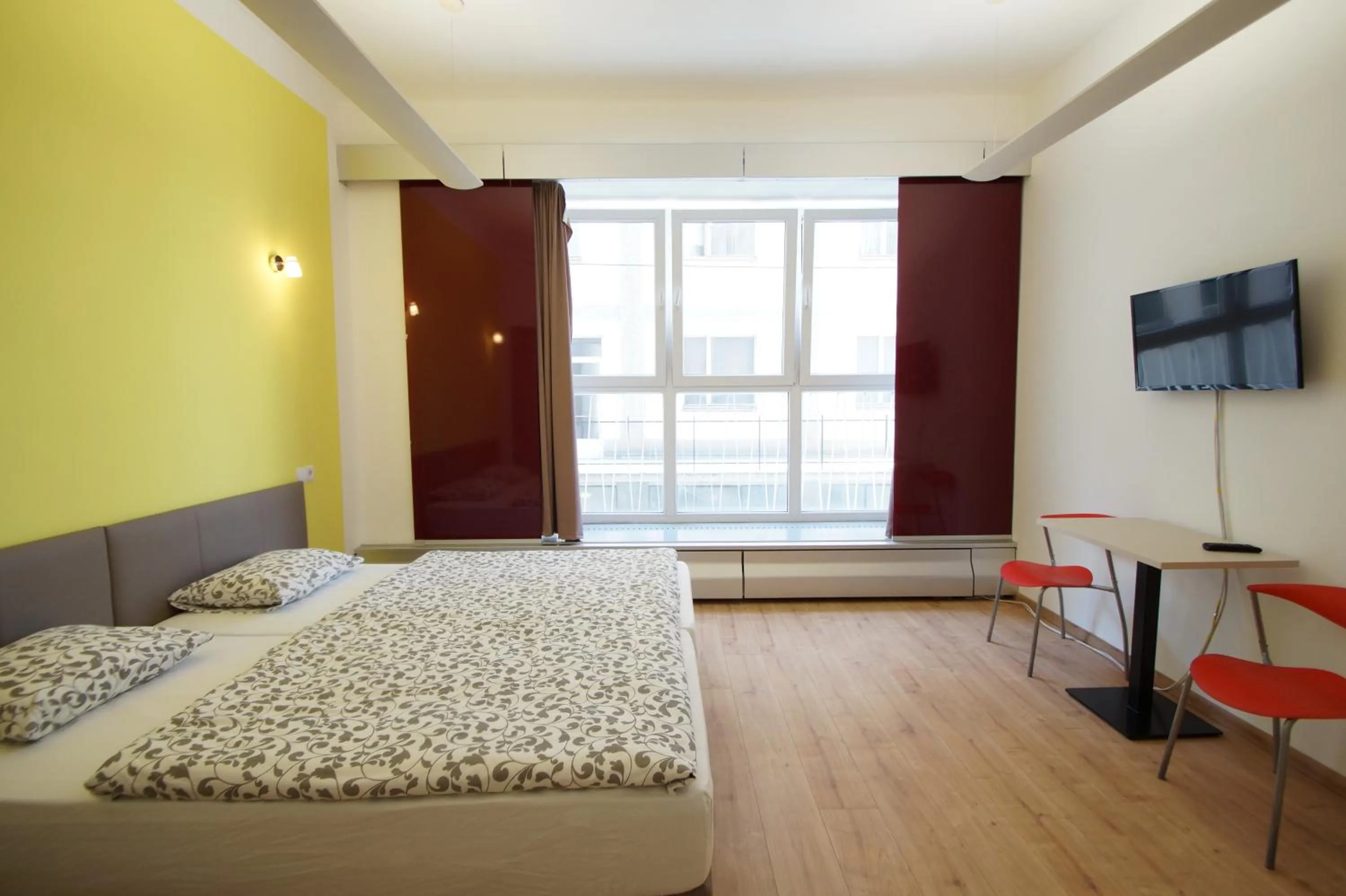 cot, Bed in Dan In'n Out