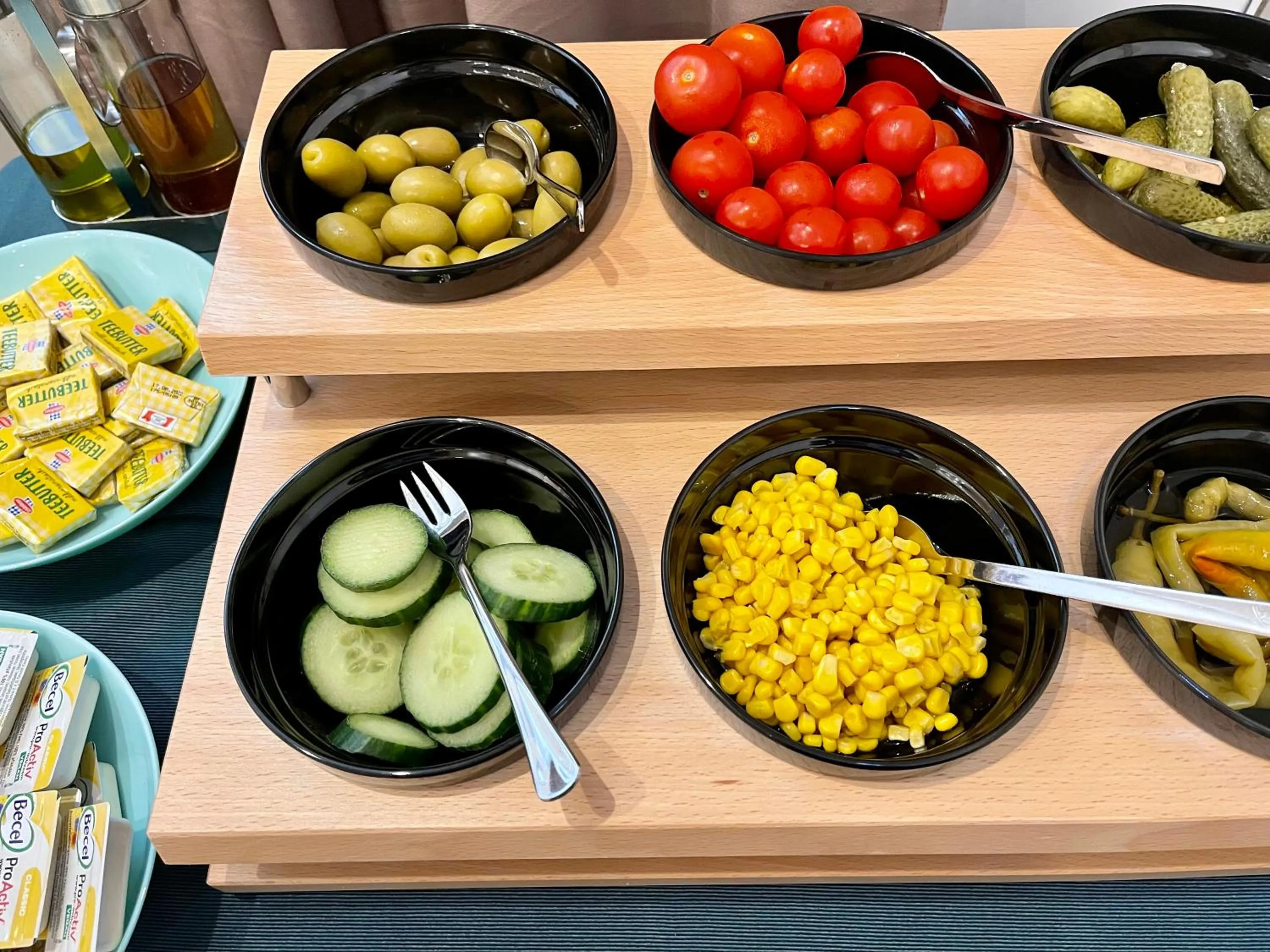 Buffet breakfast in Dan In'n Out