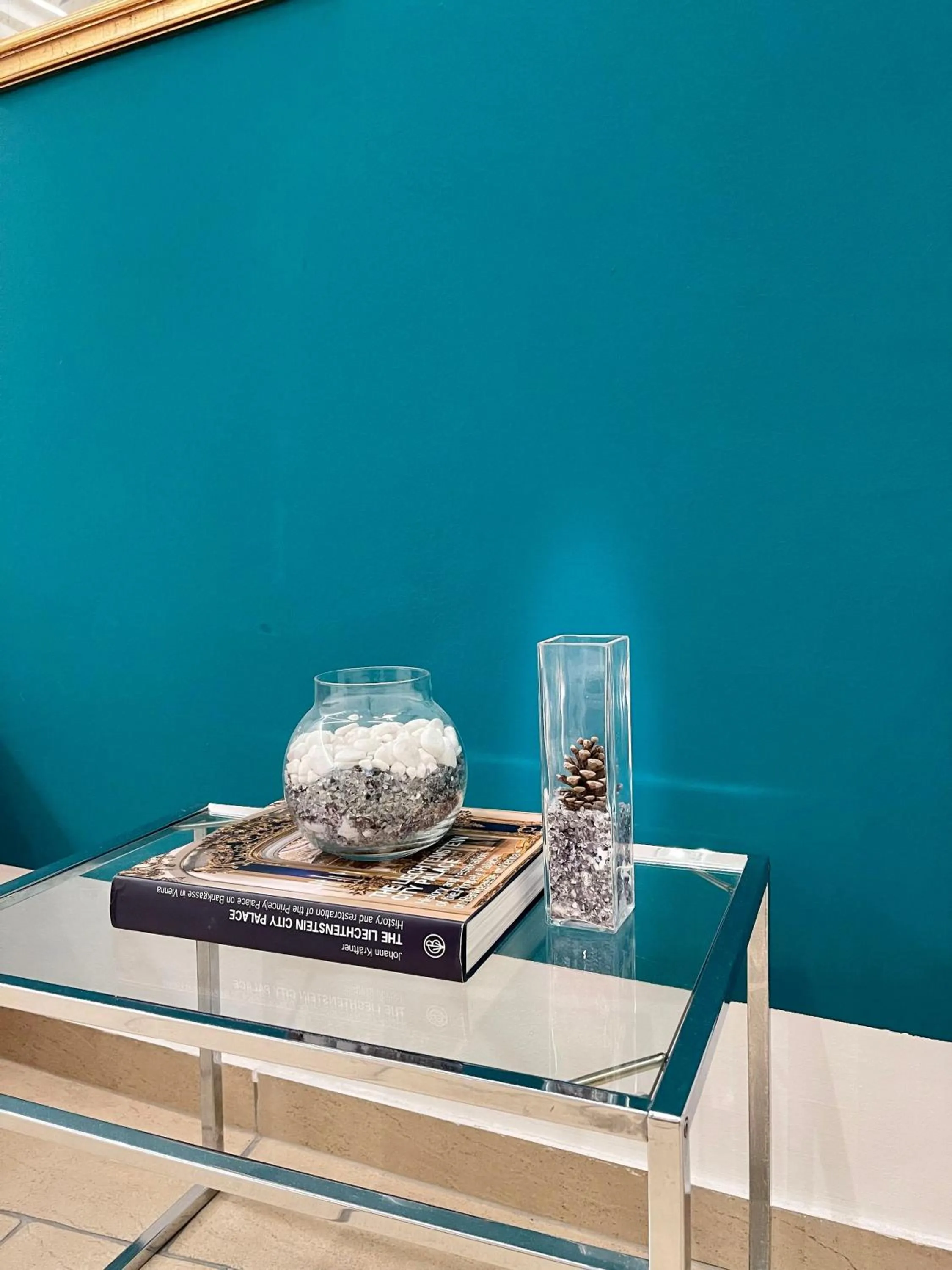 Decorative detail in Dan In'n Out