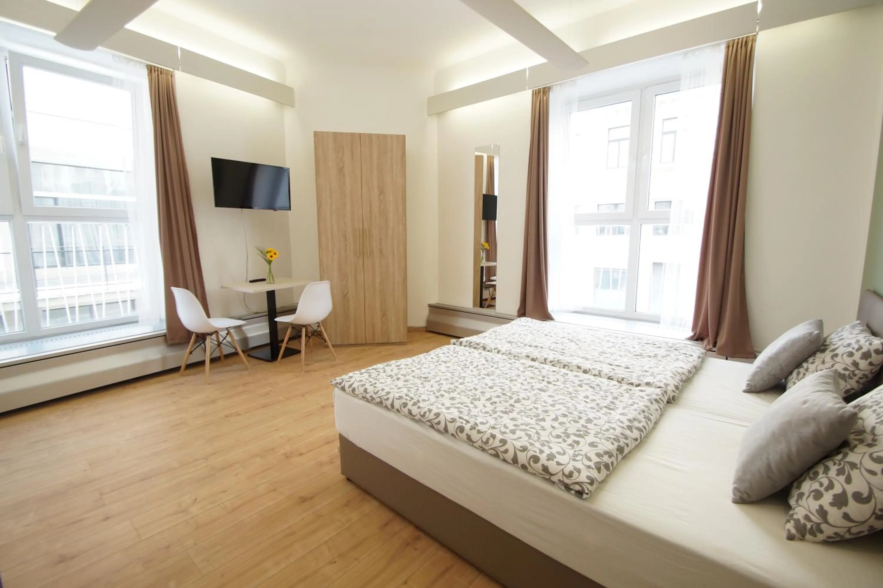 Bedroom, Bed in Dan In'n Out