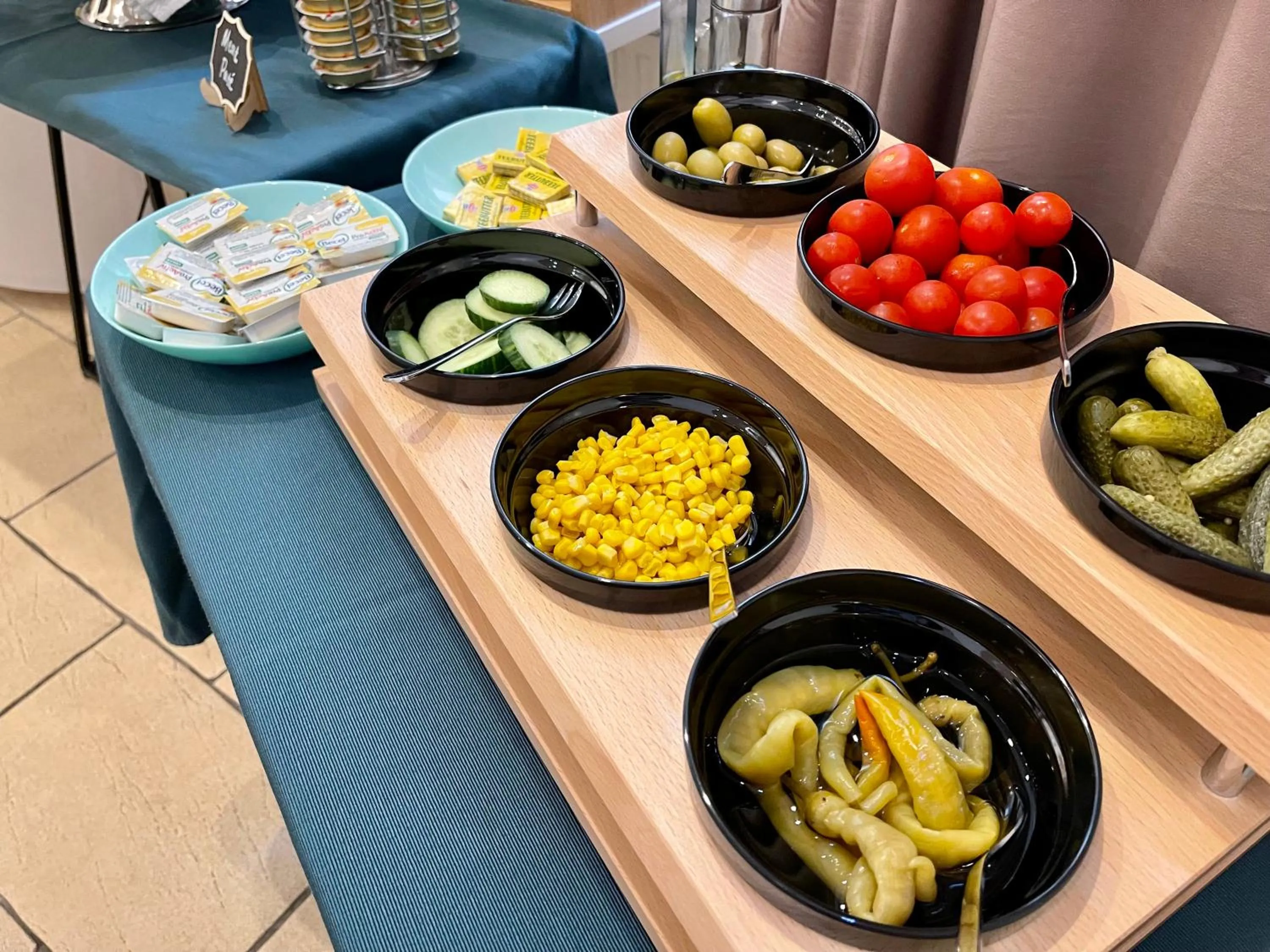 Buffet breakfast in Dan In'n Out