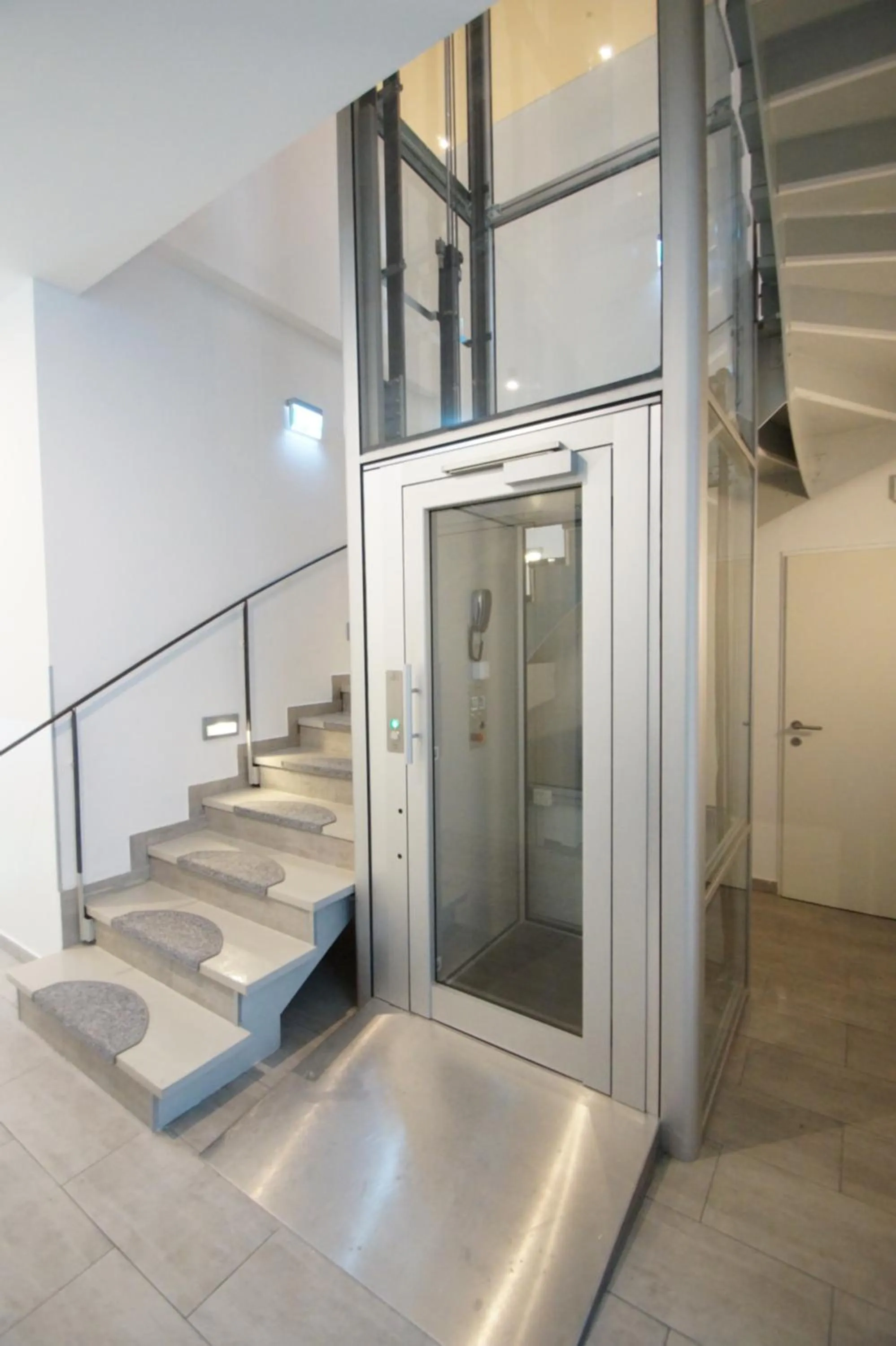 Facade/entrance in Dan In'n Out