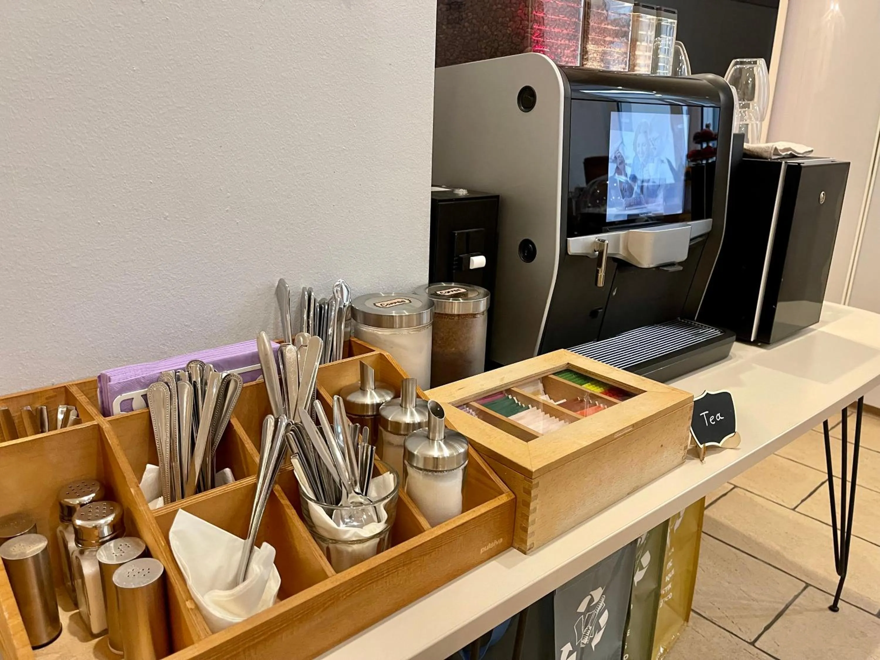 Buffet breakfast in Dan In'n Out