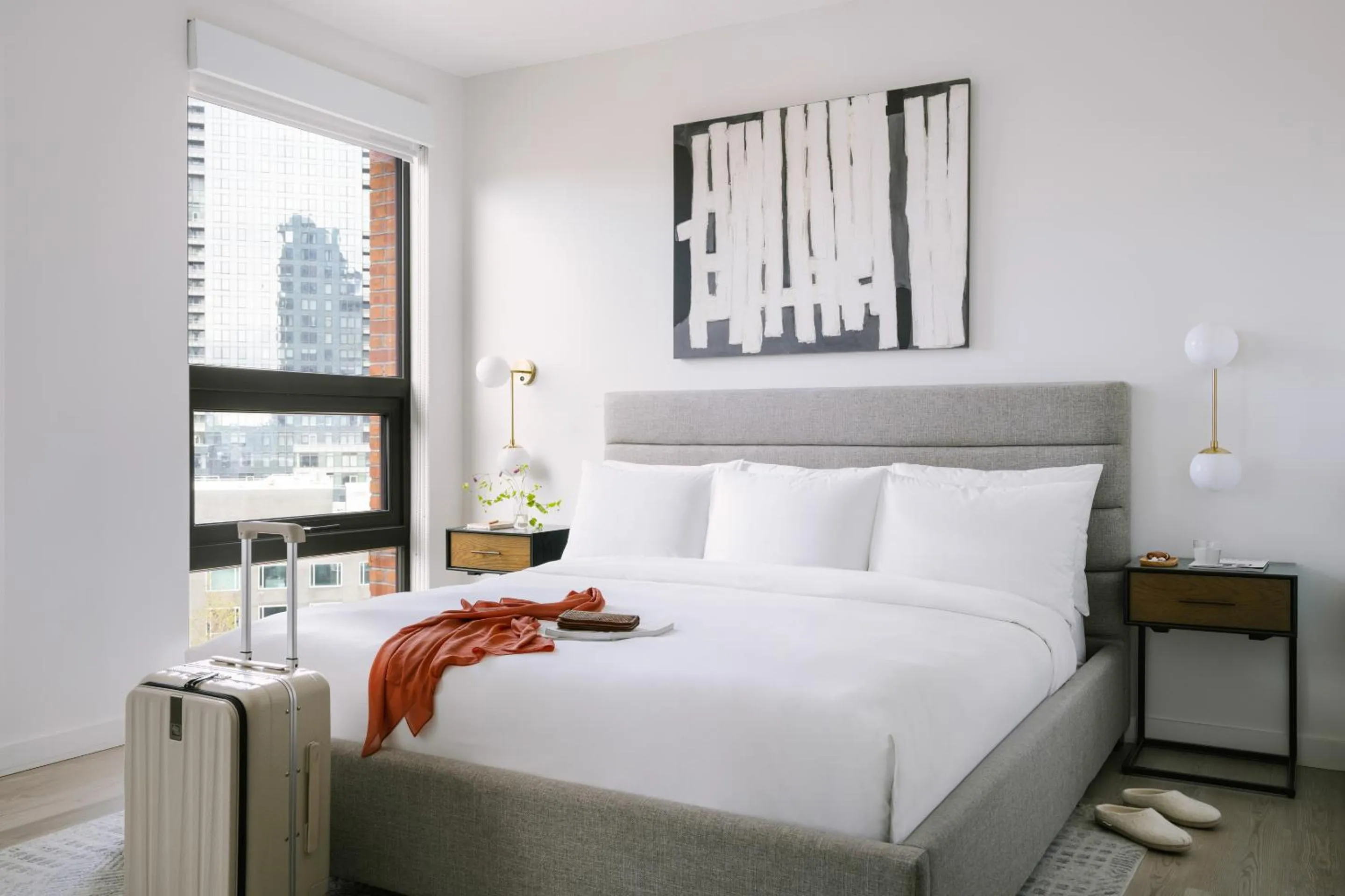 Bed in Sonder Court Square