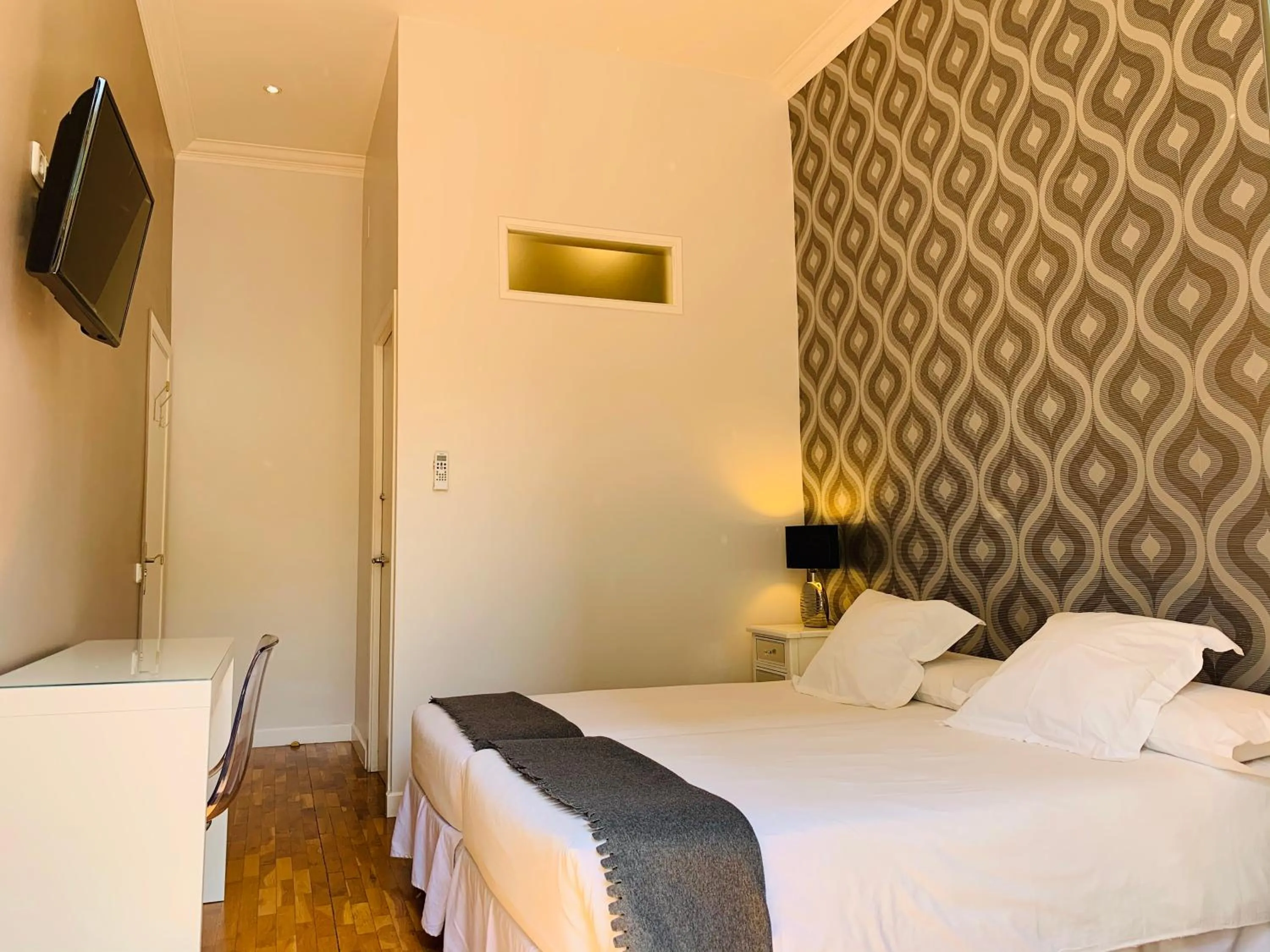 Bedroom, Bed in Super Balmes Guest House