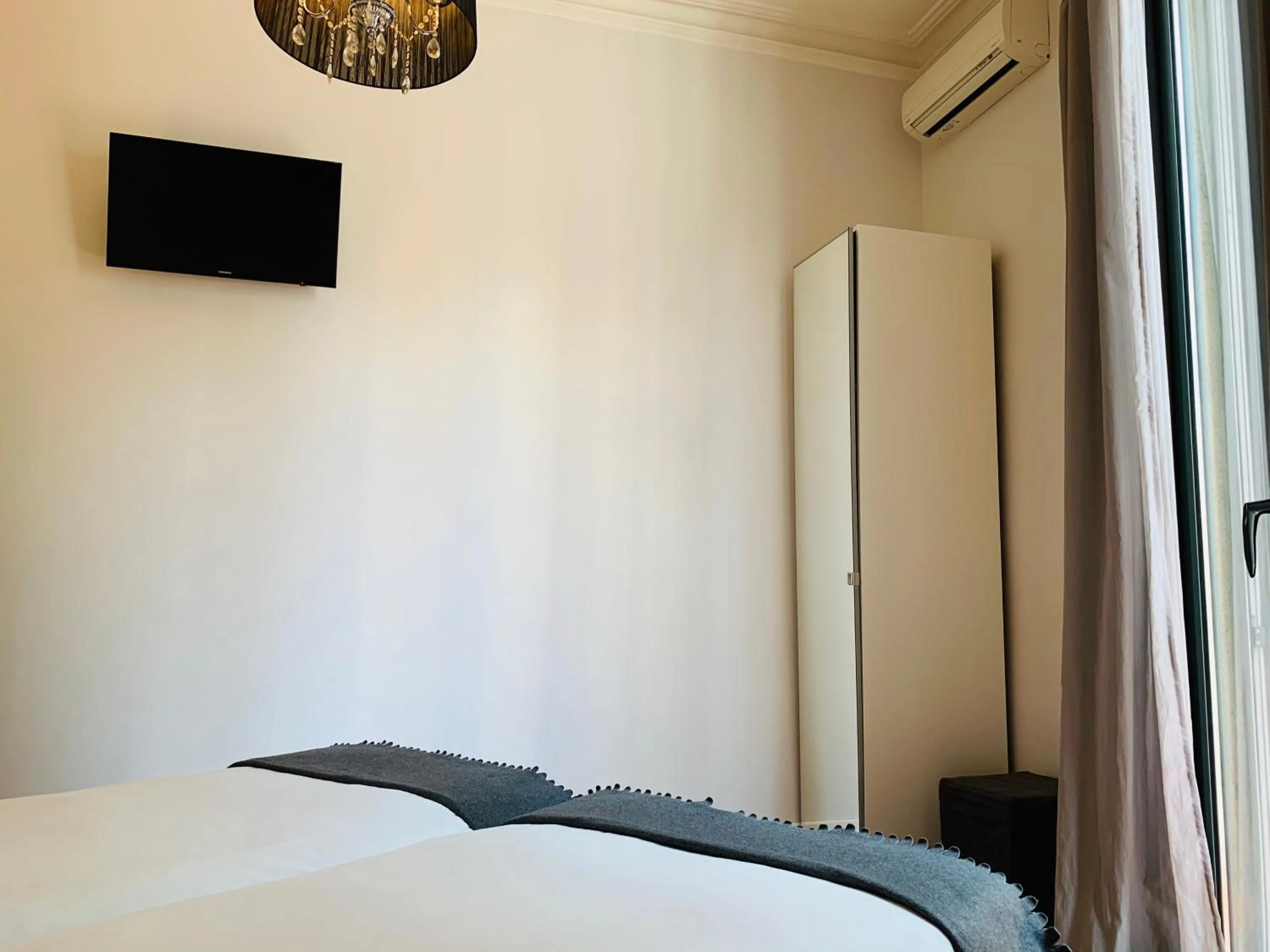 Bed in Super Balmes Guest House