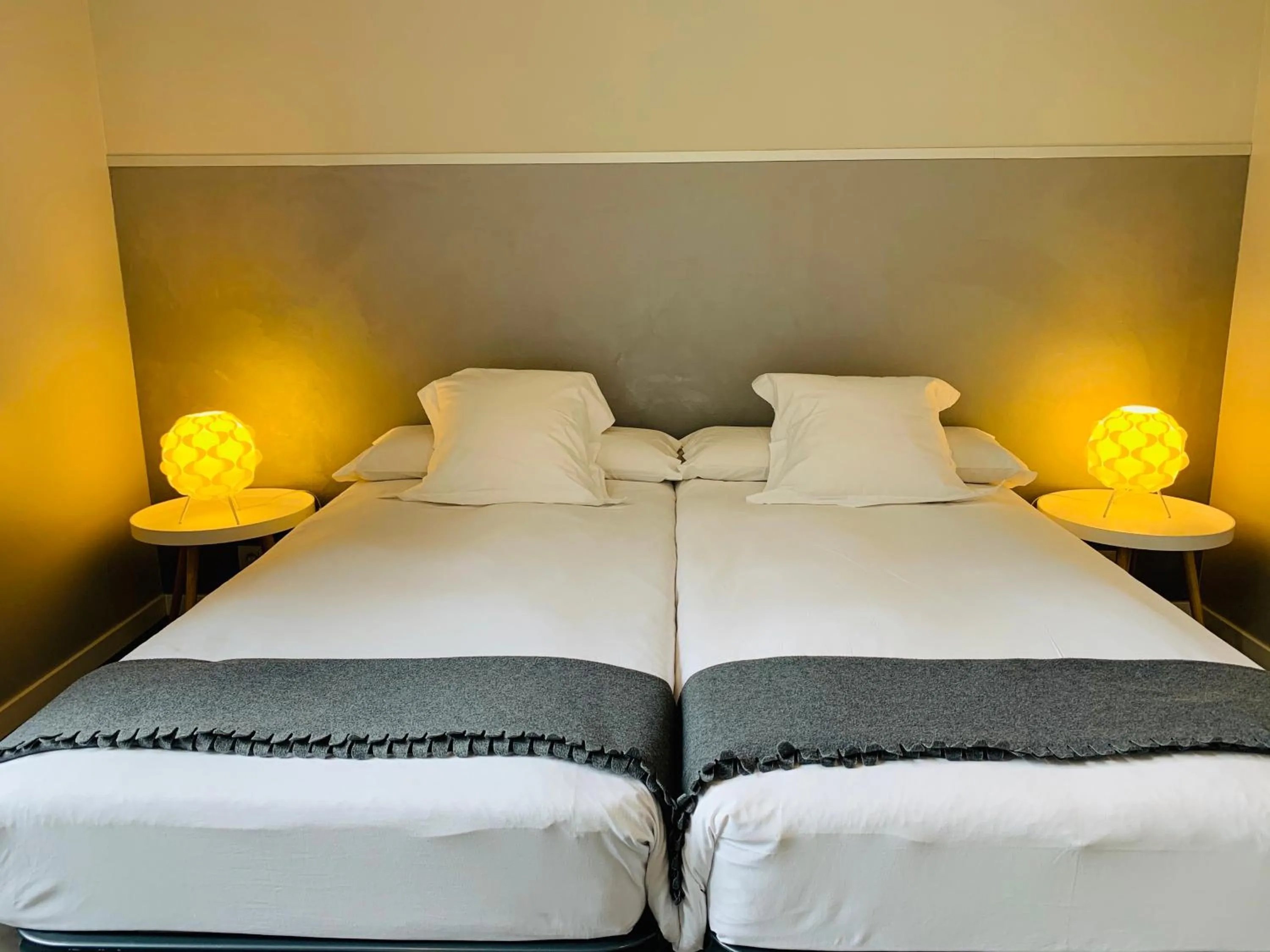 Bed in Super Balmes Guest House