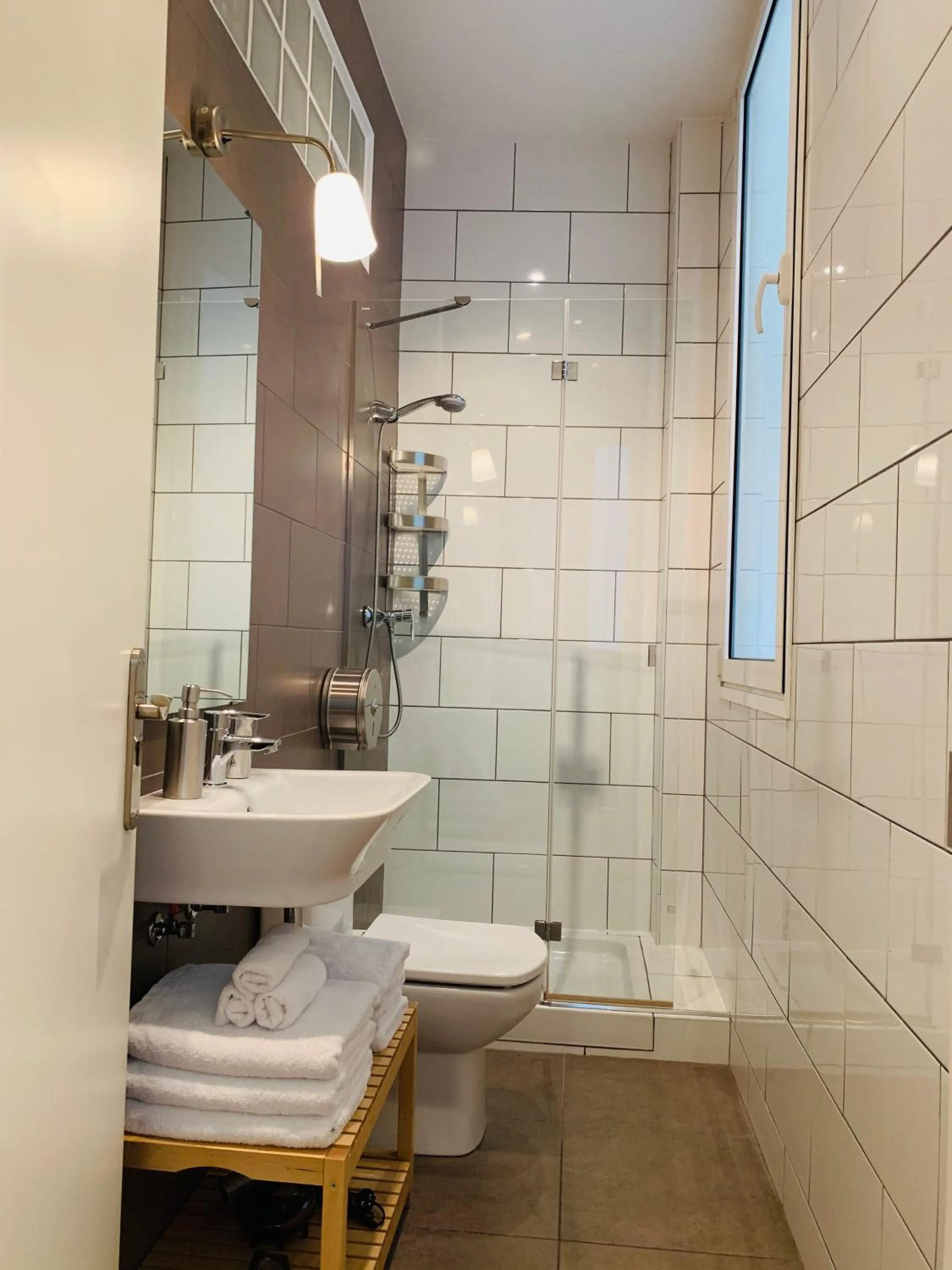 Shower in Super Balmes Guest House