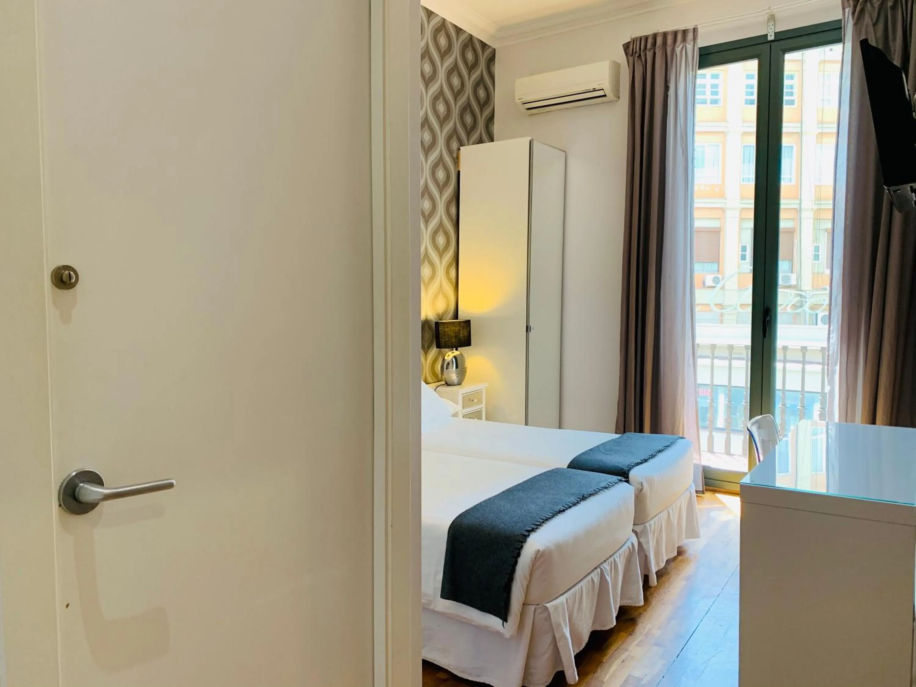 Bed in Super Balmes Guest House