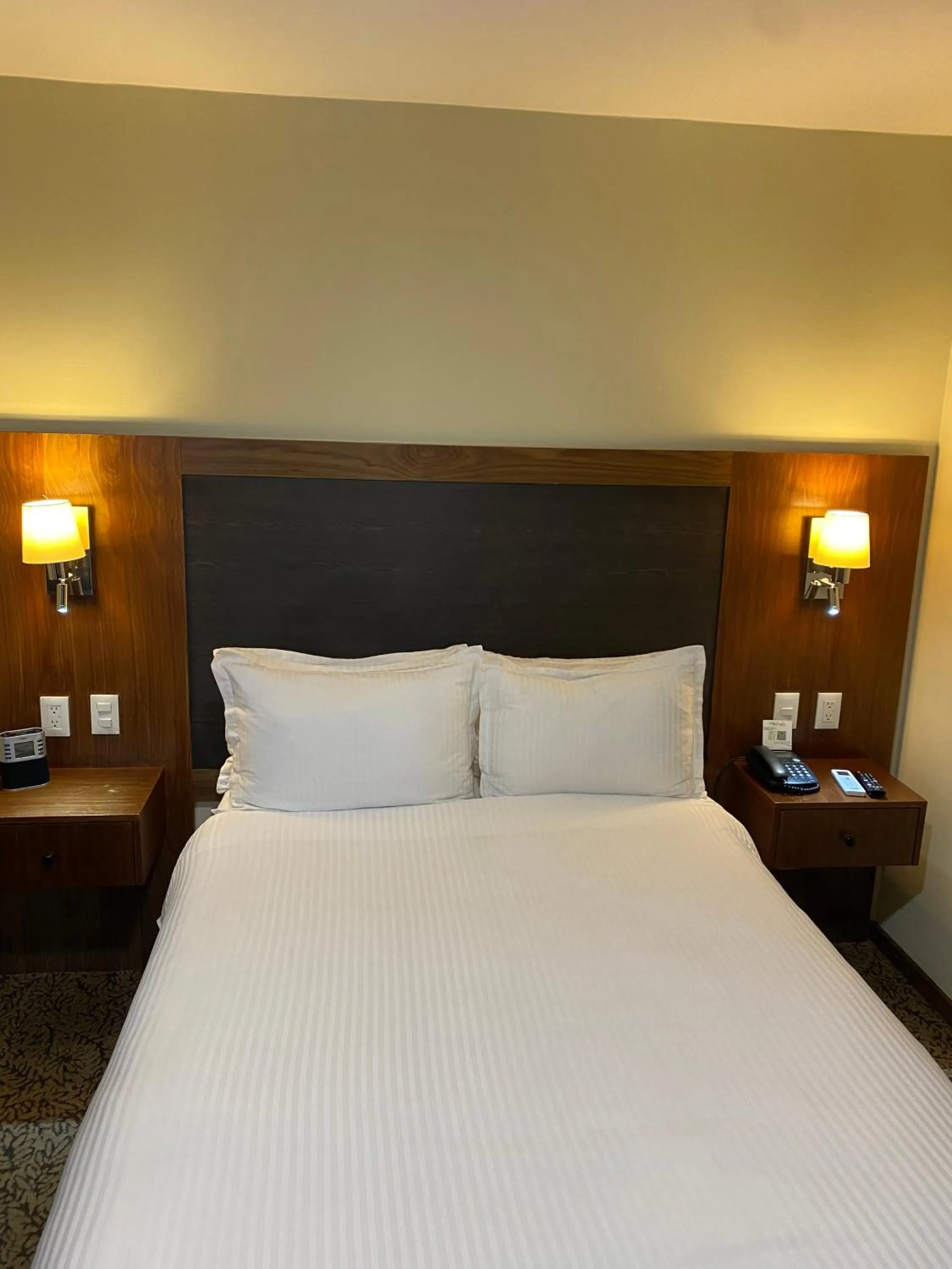 Bed in Wyndham Garden Mexico Reforma