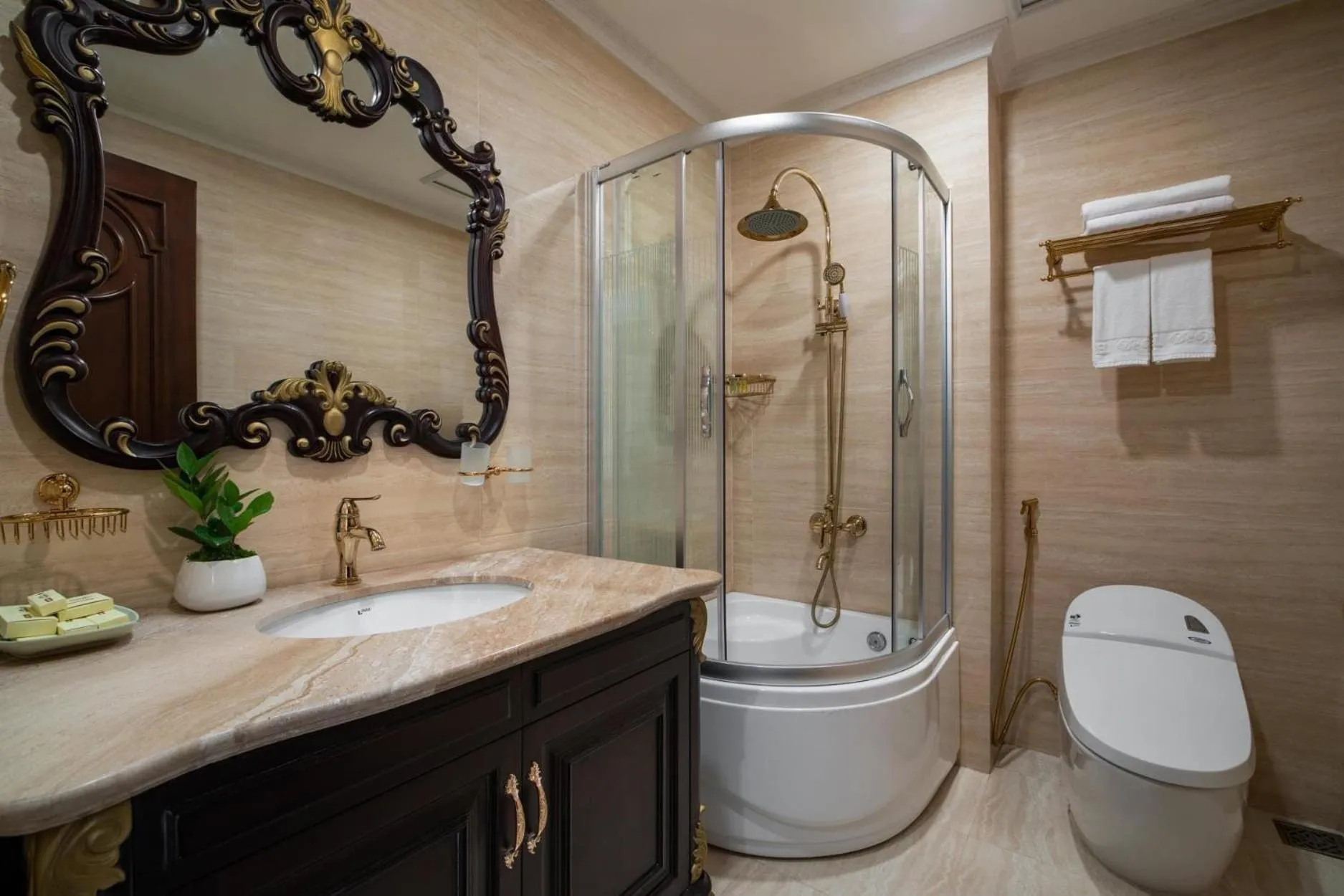 Shower in Dream Boutique Hotel