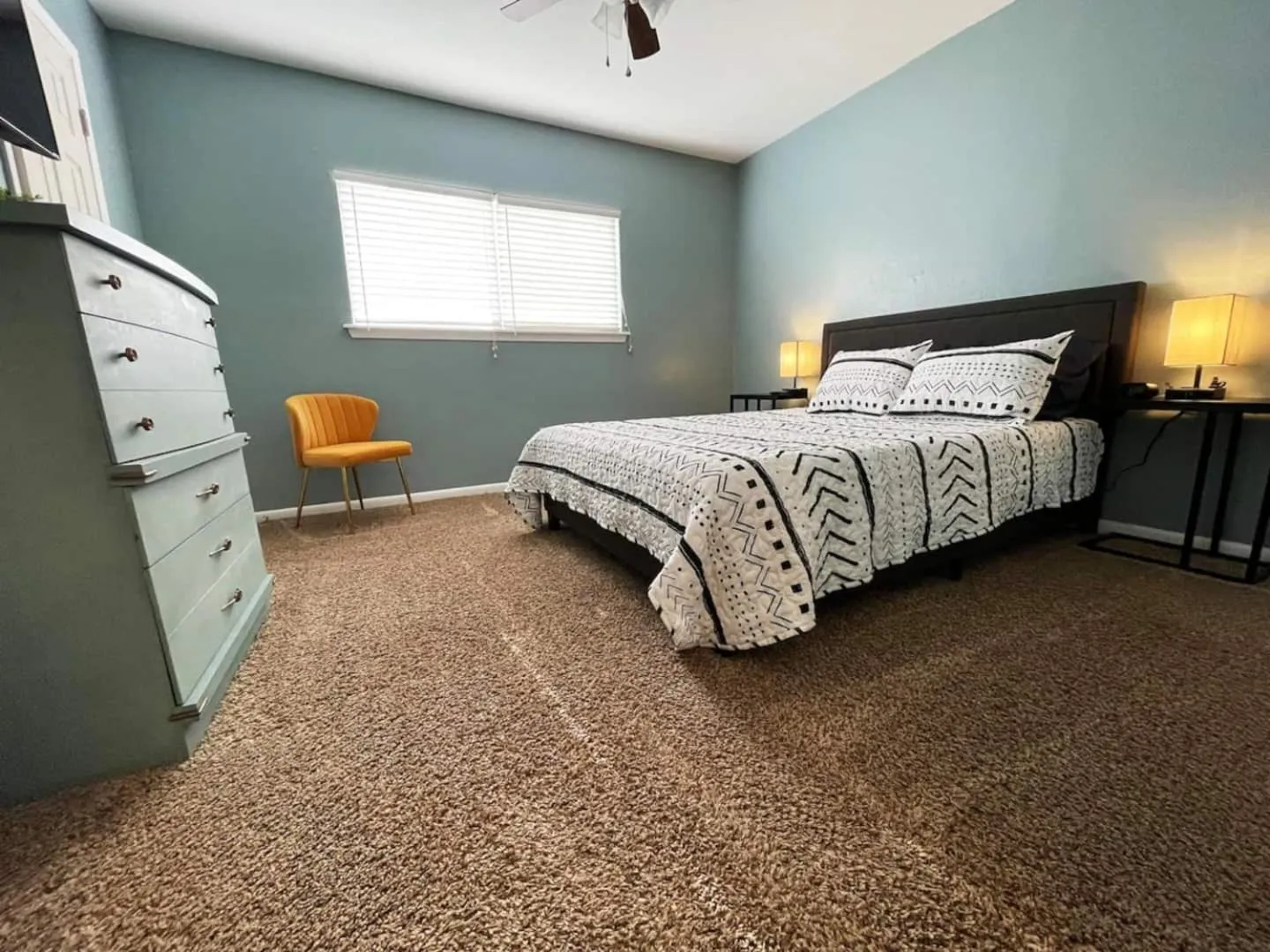 Bed in Full Kitchen, Beautiful & Brilliant Apt B