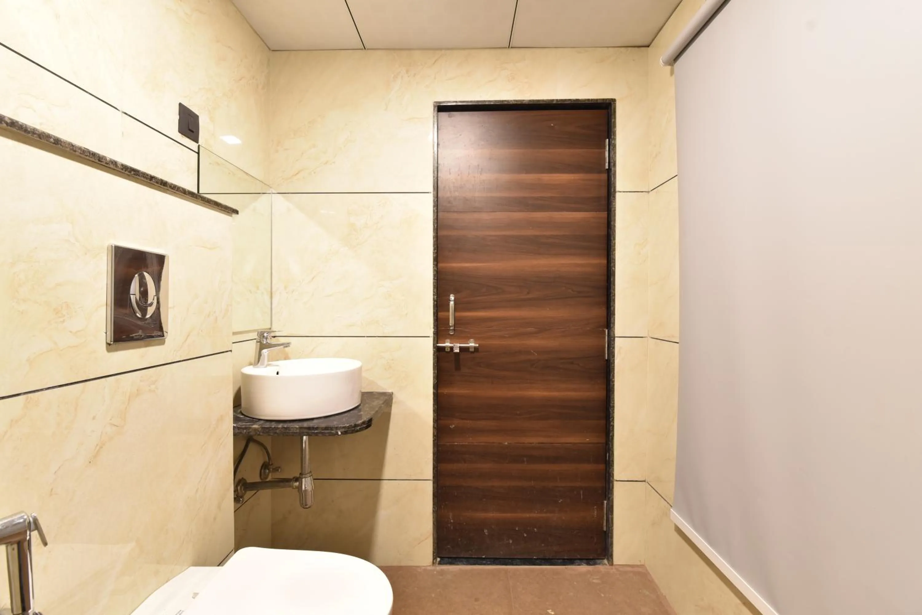 Shower in Hotel Dosa plaza