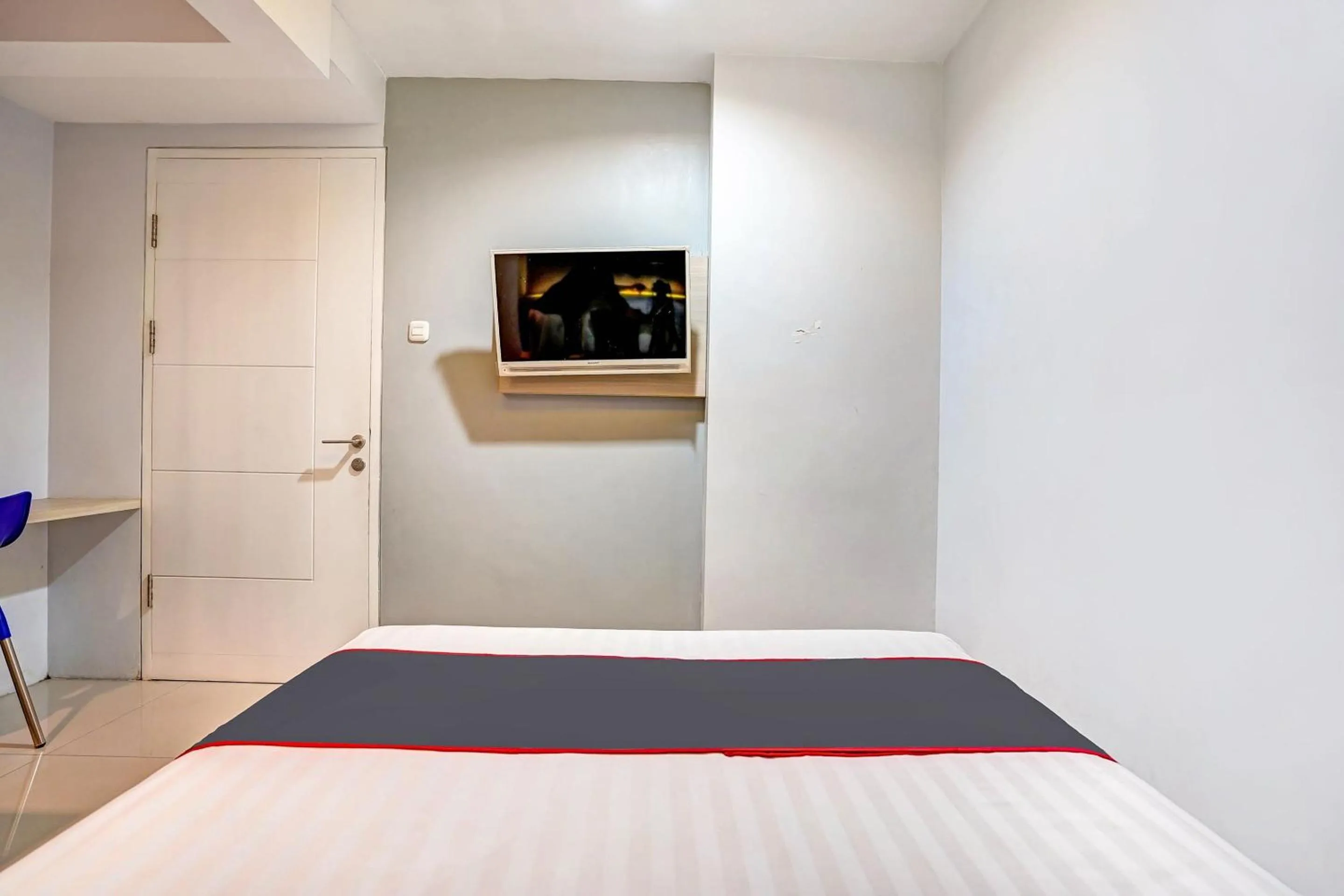 Bedroom in Capital O 90888 Bintang Diponggo Residence