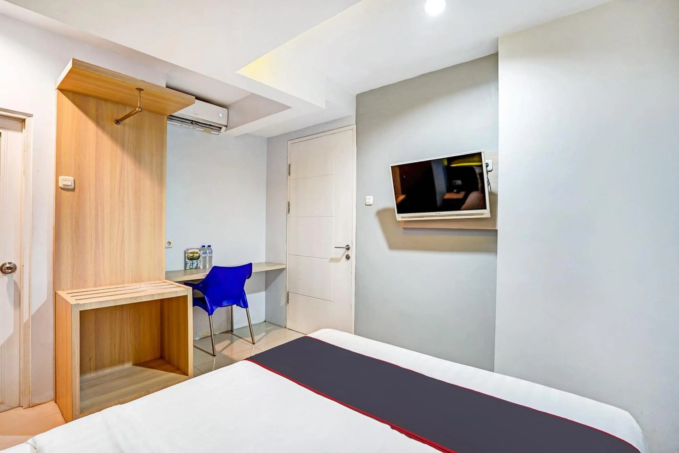 Bedroom in Capital O 90888 Bintang Diponggo Residence