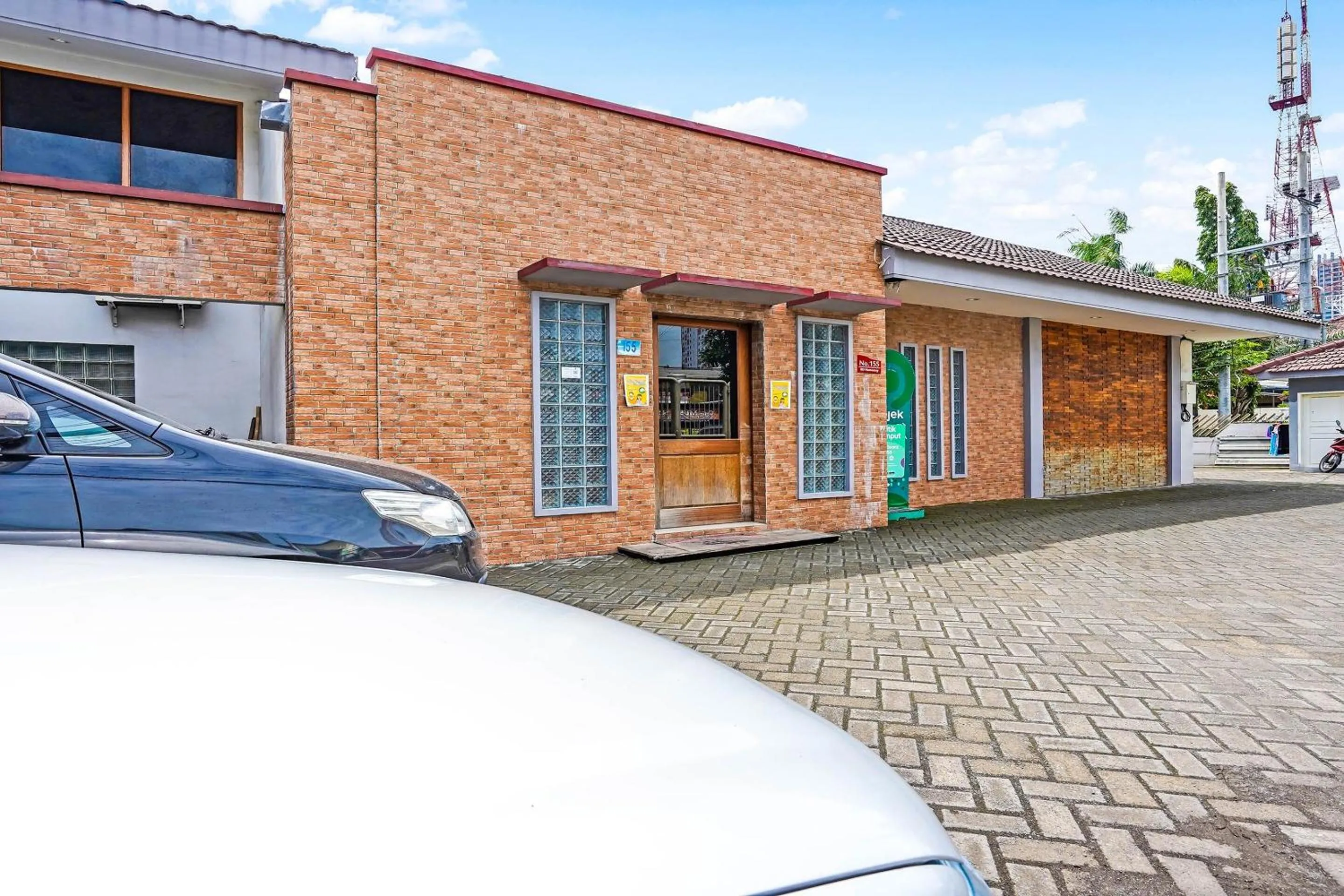 Facade/entrance in Capital O 90888 Bintang Diponggo Residence