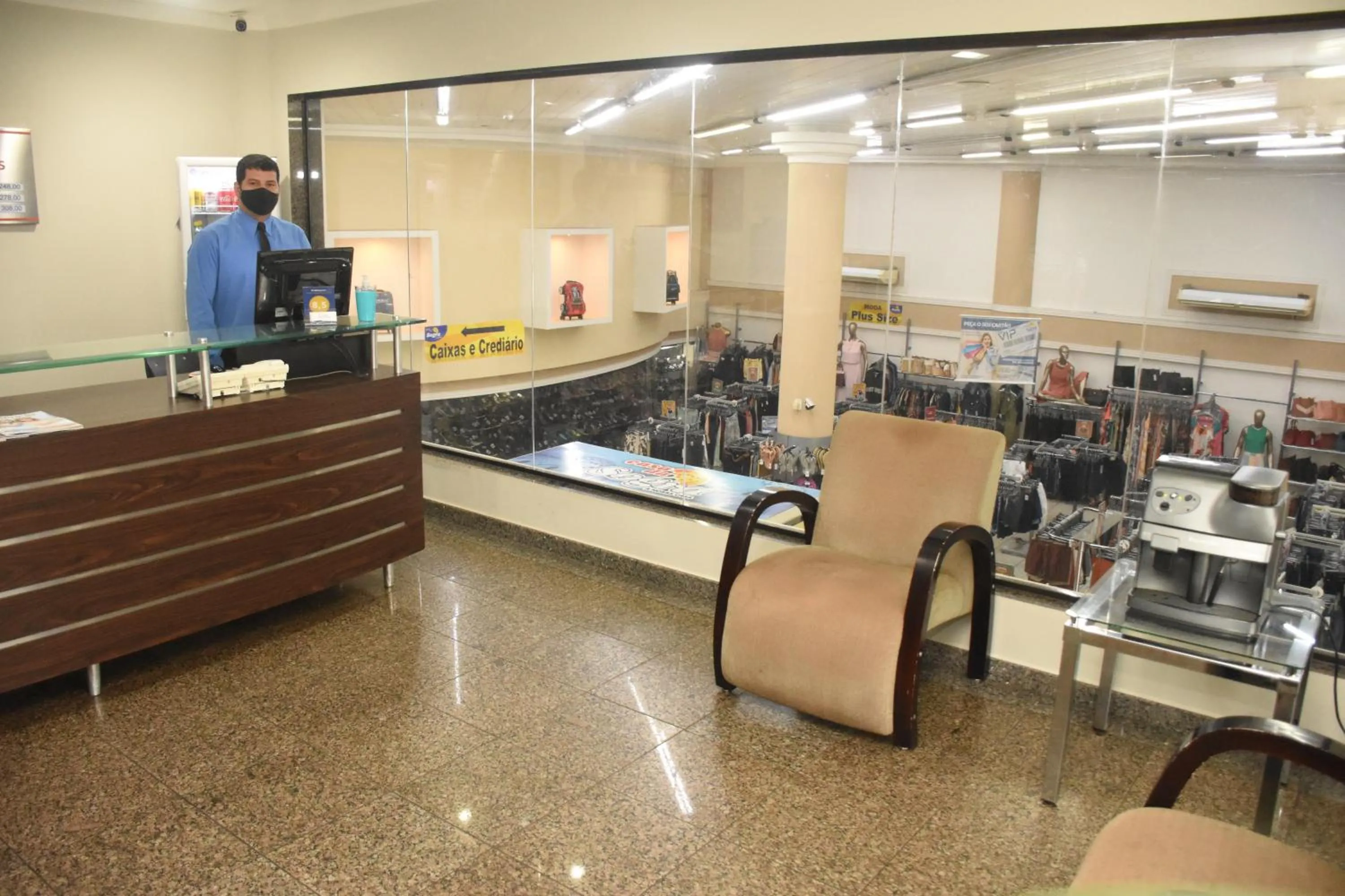 Staff in Larison Ji-Paraná by - Easy Hotéis