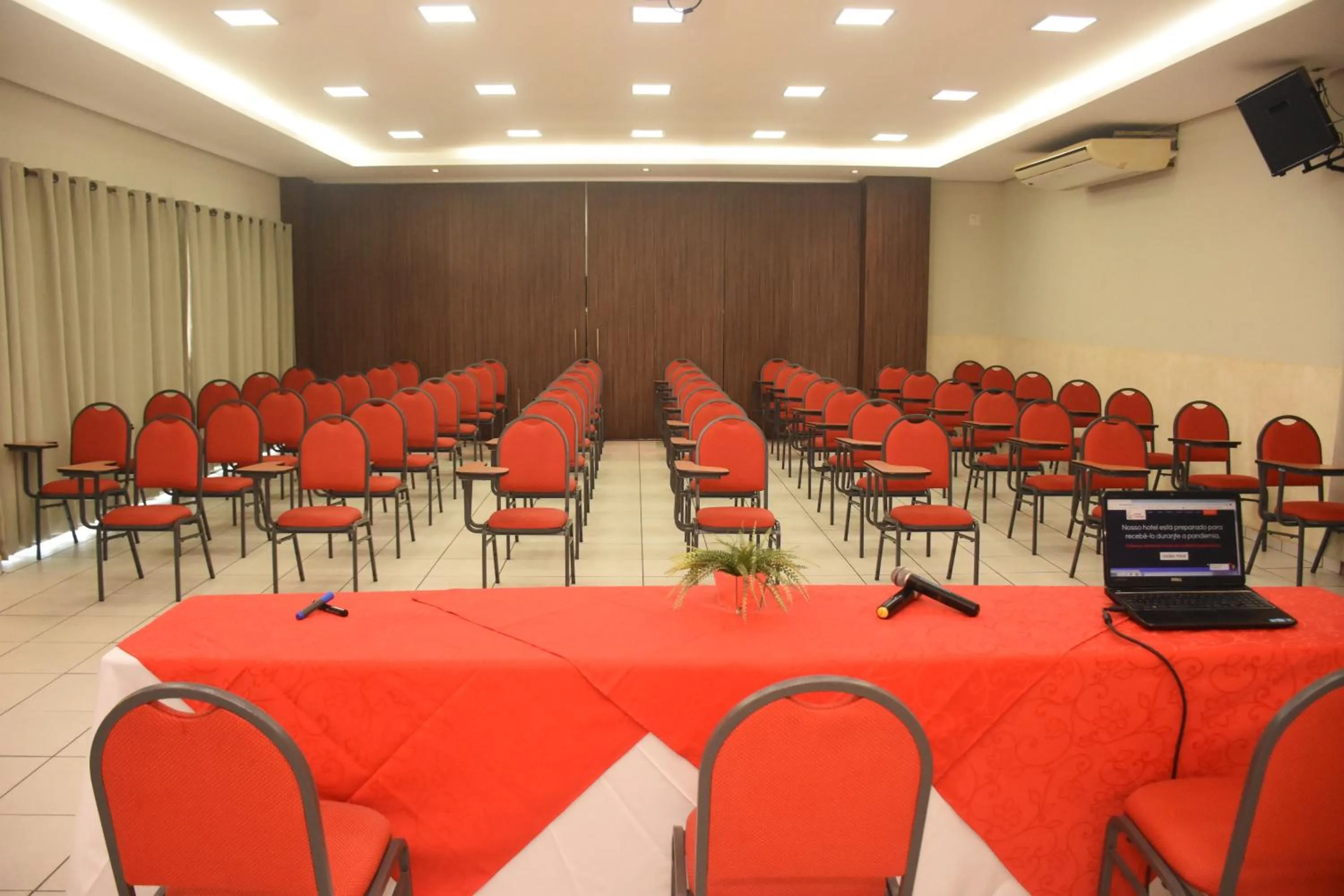 Business facilities in Larison Ji-Paraná by - Easy Hotéis