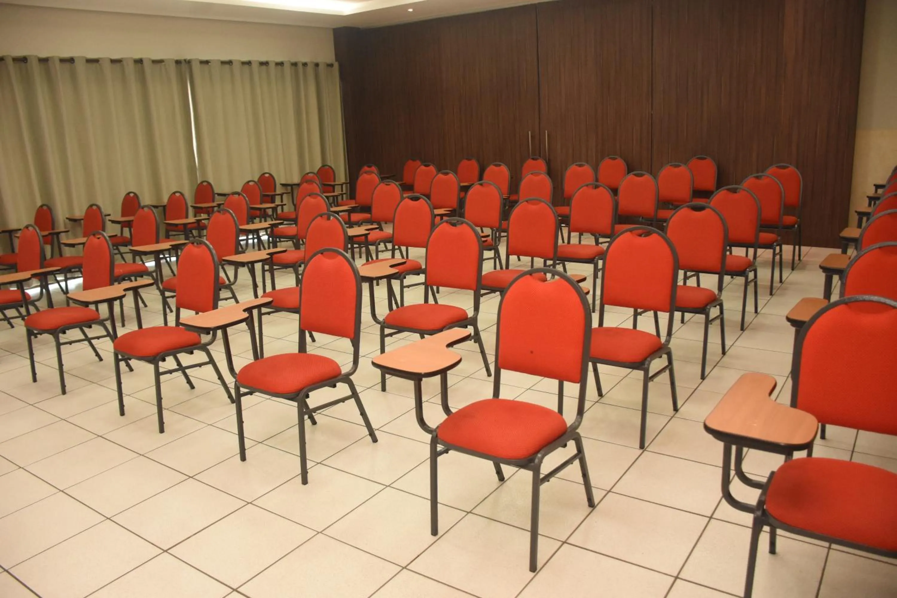 Business facilities in Larison Ji-Paraná by - Easy Hotéis