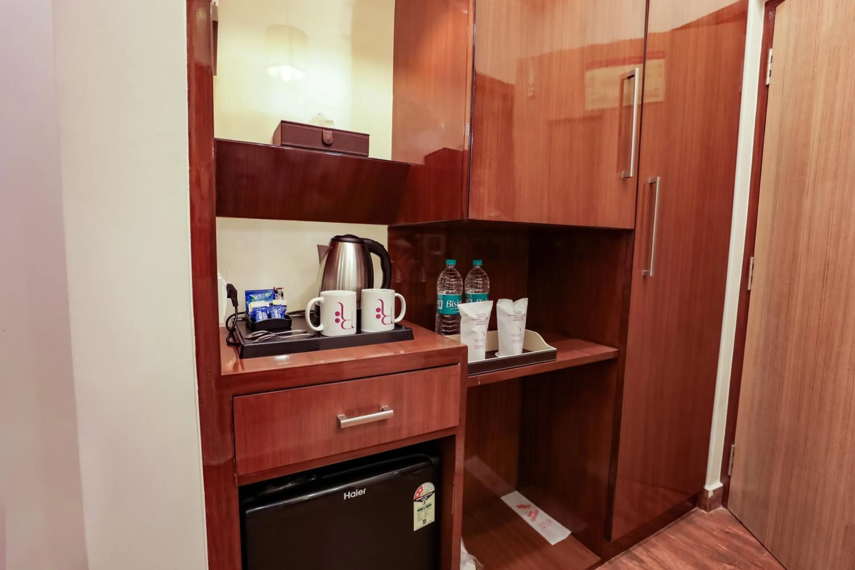 oven in Regenta Resort Madhuganga Ukhimath