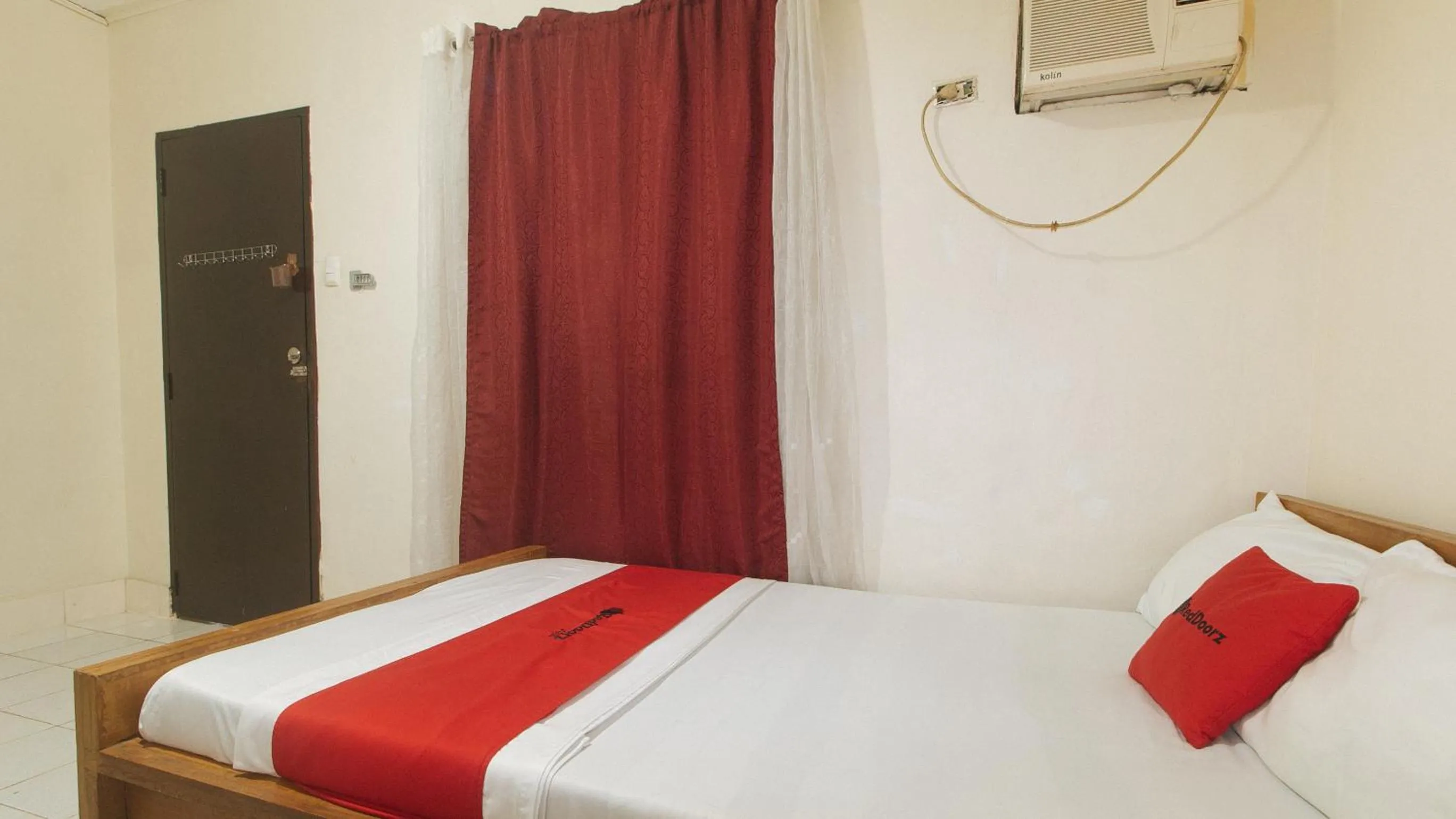 Bed in RedDoorz @ The V'Jour Hotel Angeles