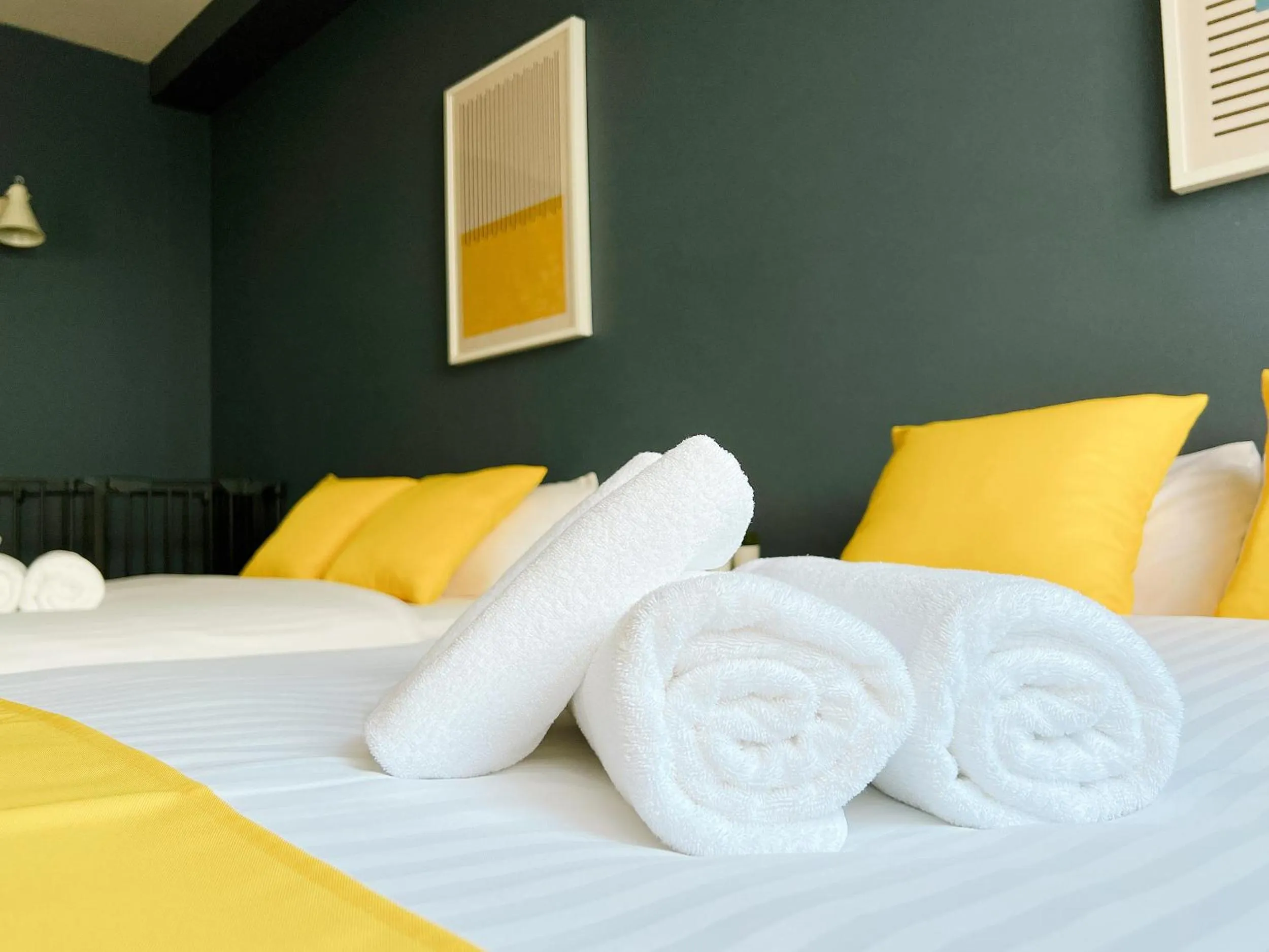 Bed in OUCHI HOTEL Nagarekawa with Dogs