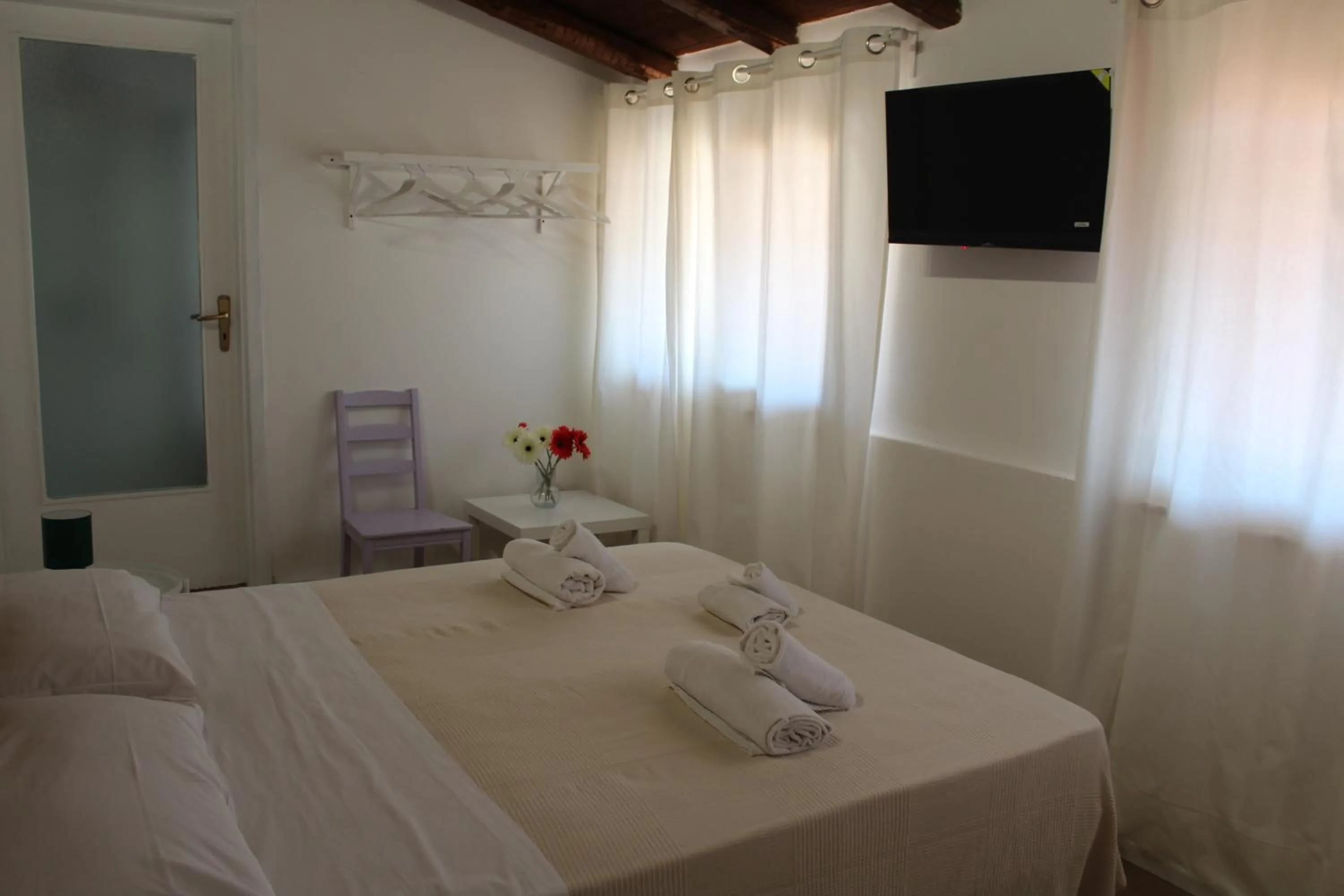 Bed in Terrasini 2000 Home Holidays