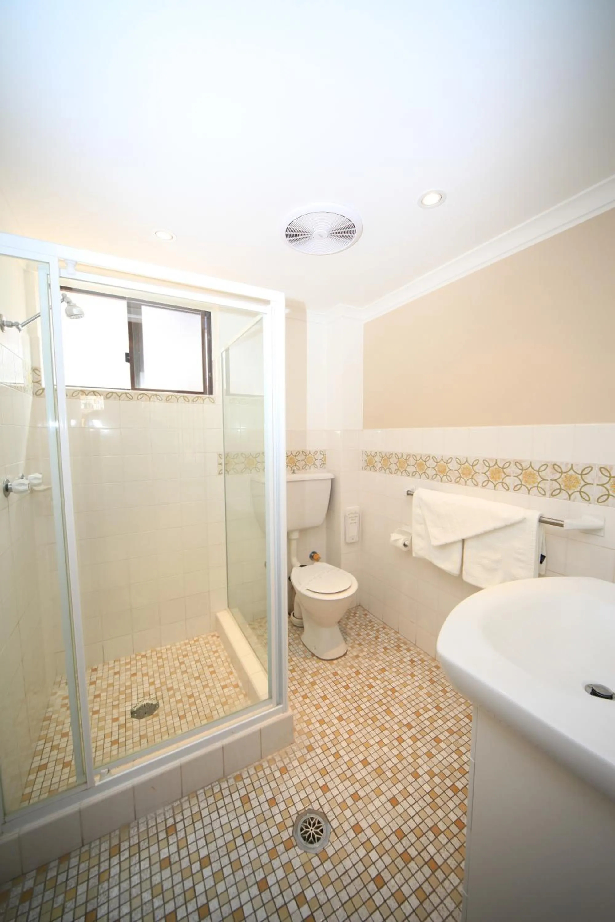 Bathroom in Bella Villa Motor Inn