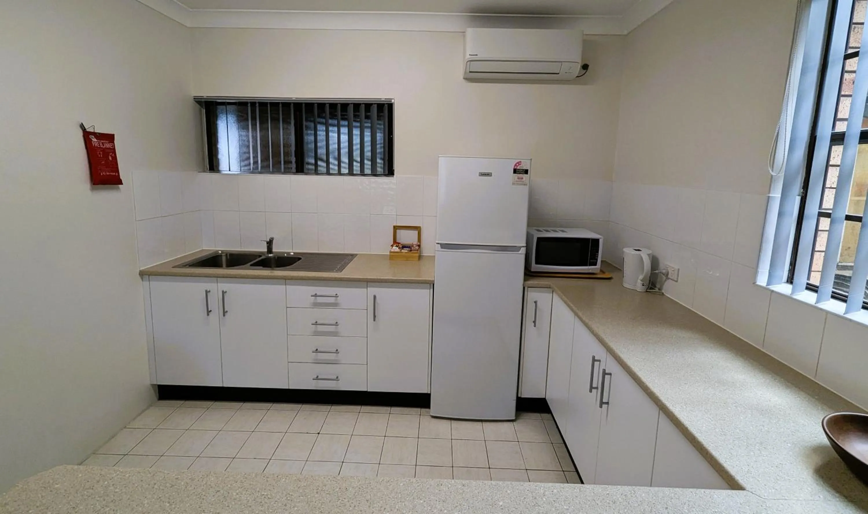 Kitchen or kitchenette in Bella Villa Motor Inn