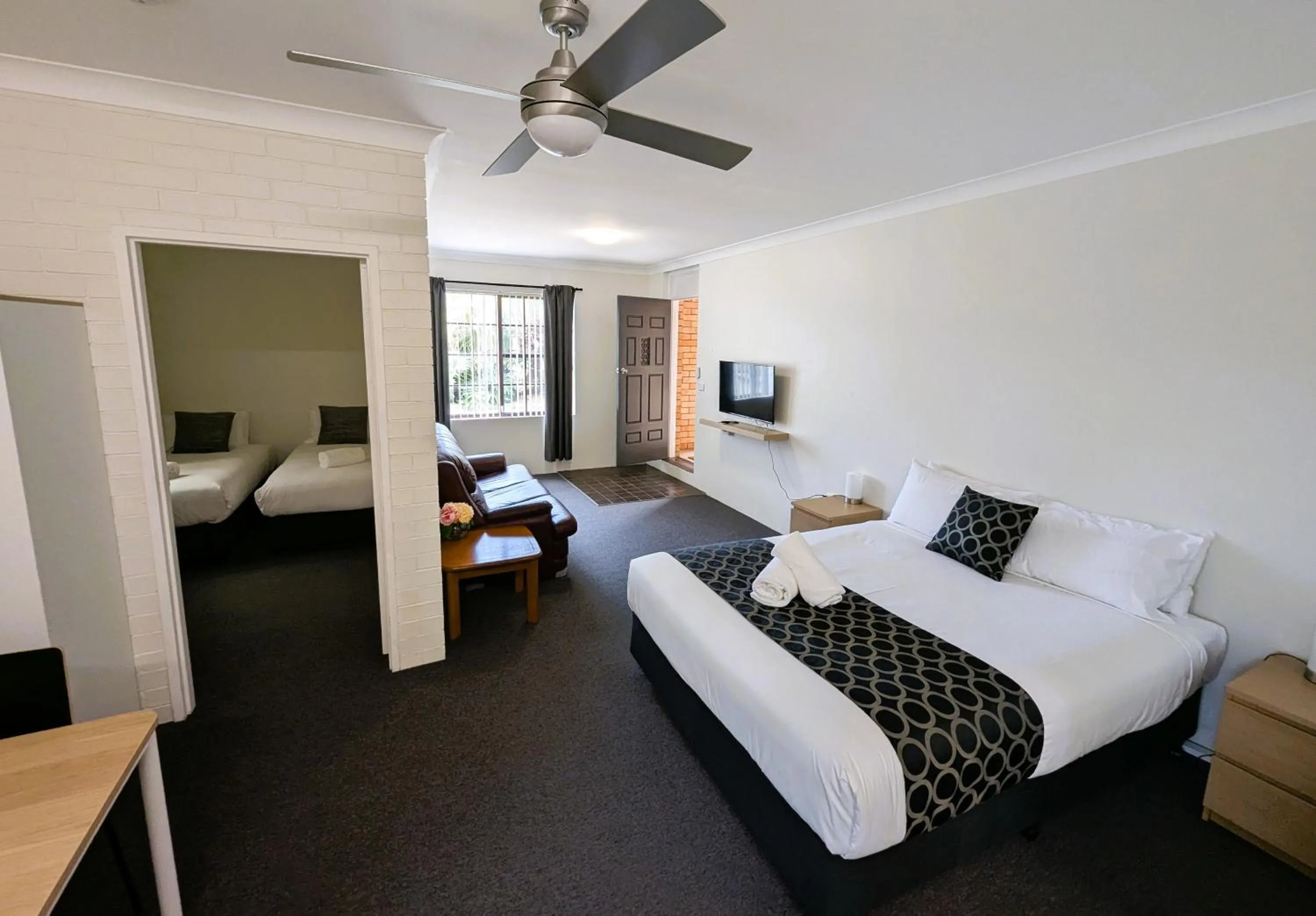 Photo of the whole room, Bed in Bella Villa Motor Inn