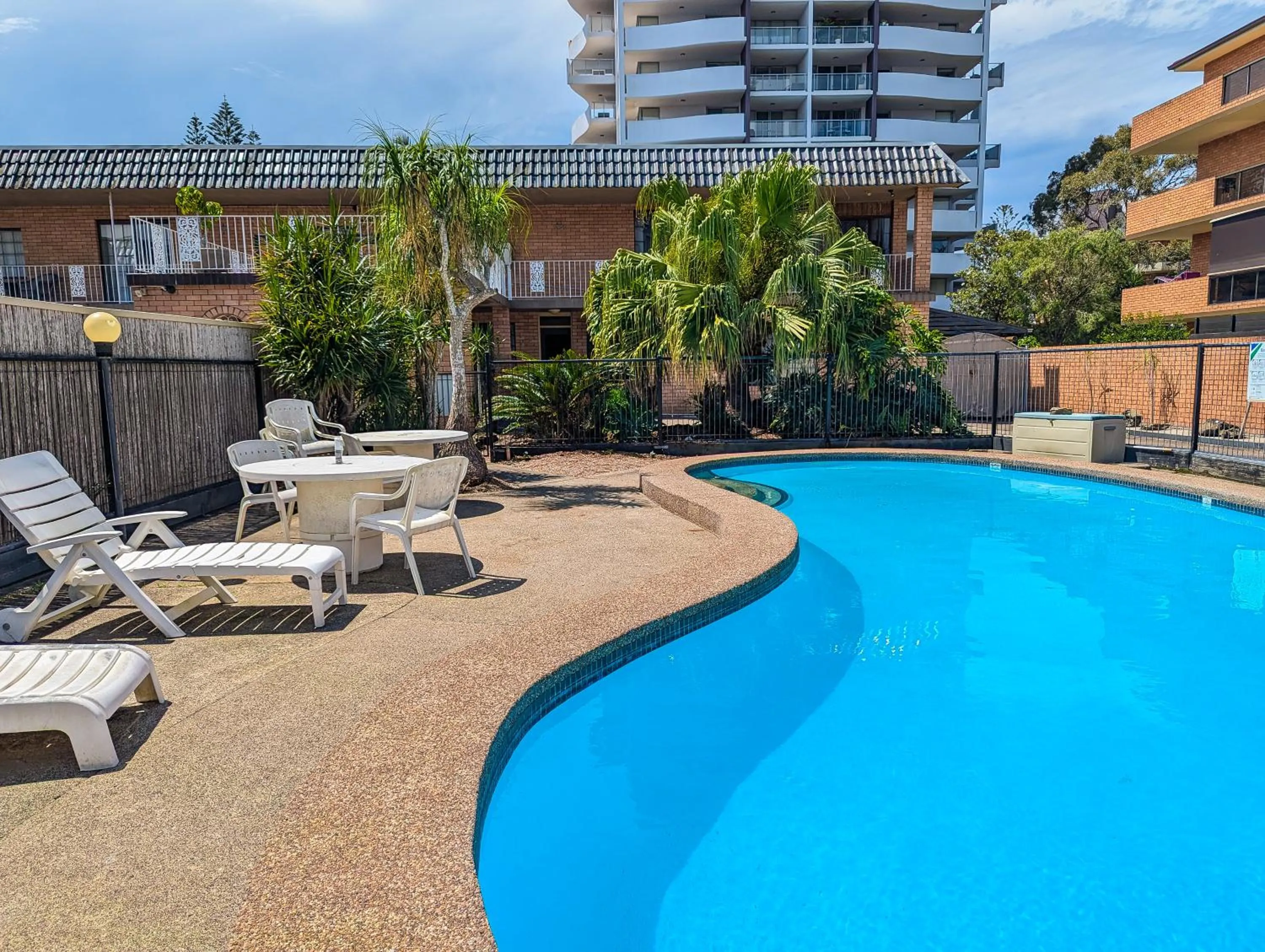 Swimming pool in Bella Villa Motor Inn