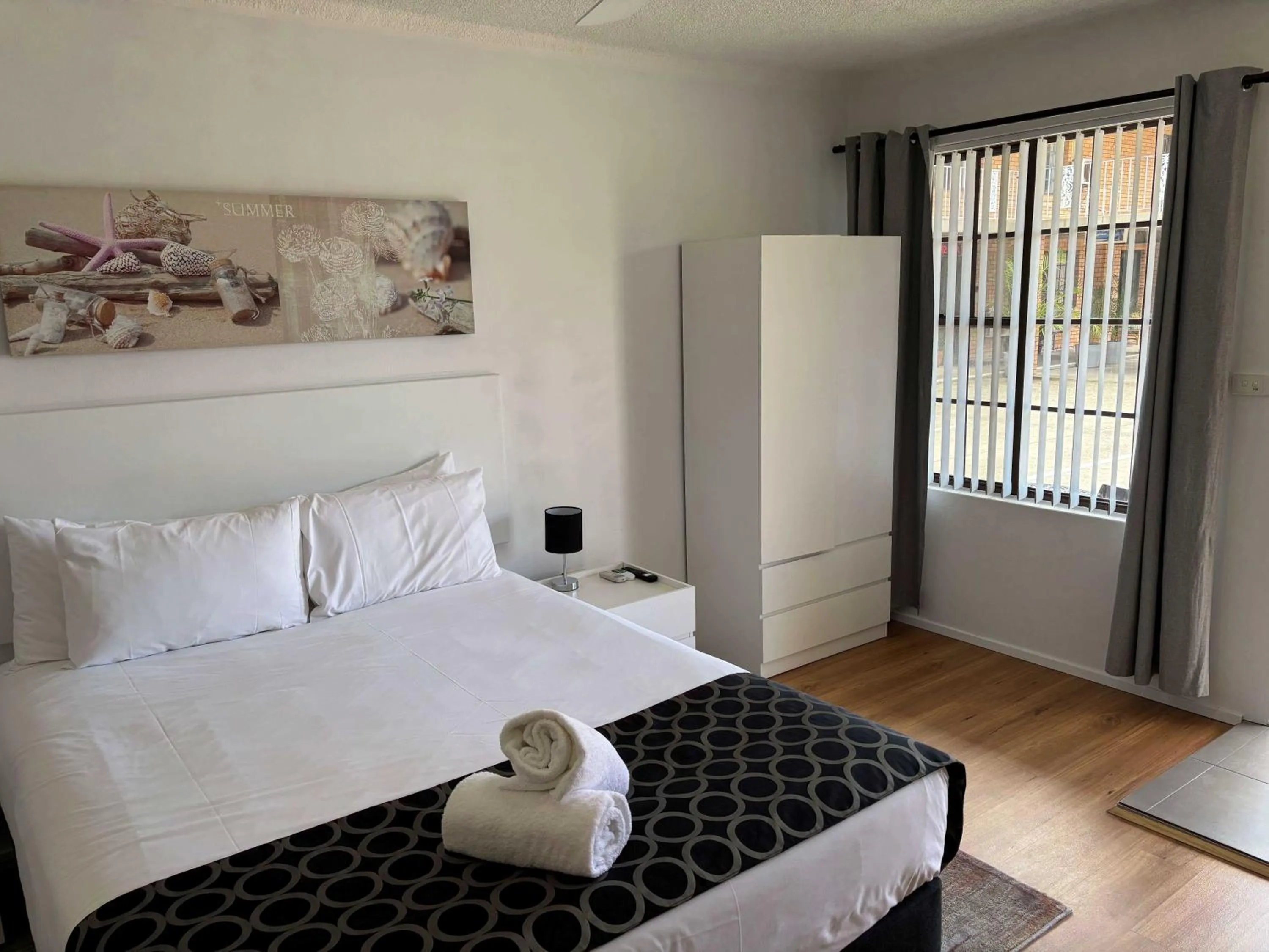 Bedroom, Bed in Bella Villa Motor Inn