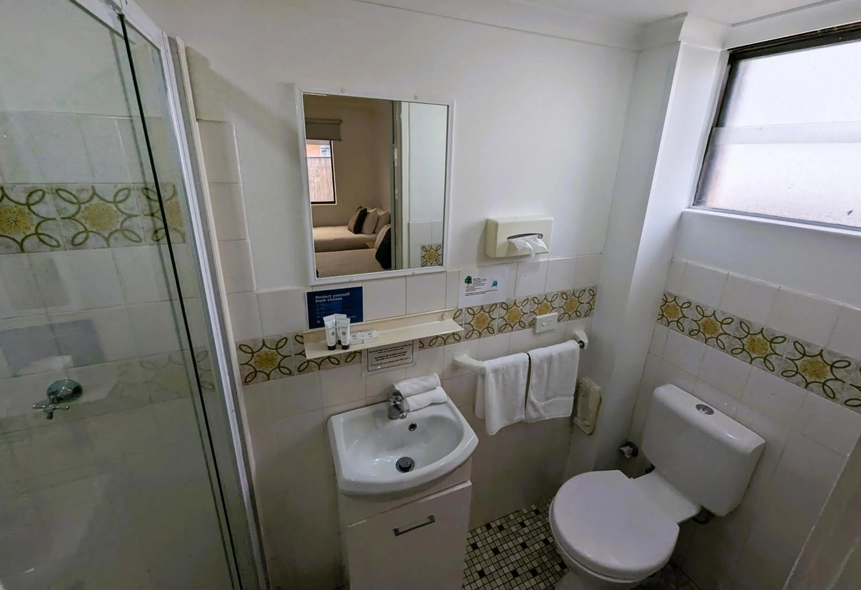 Bathroom in Bella Villa Motor Inn