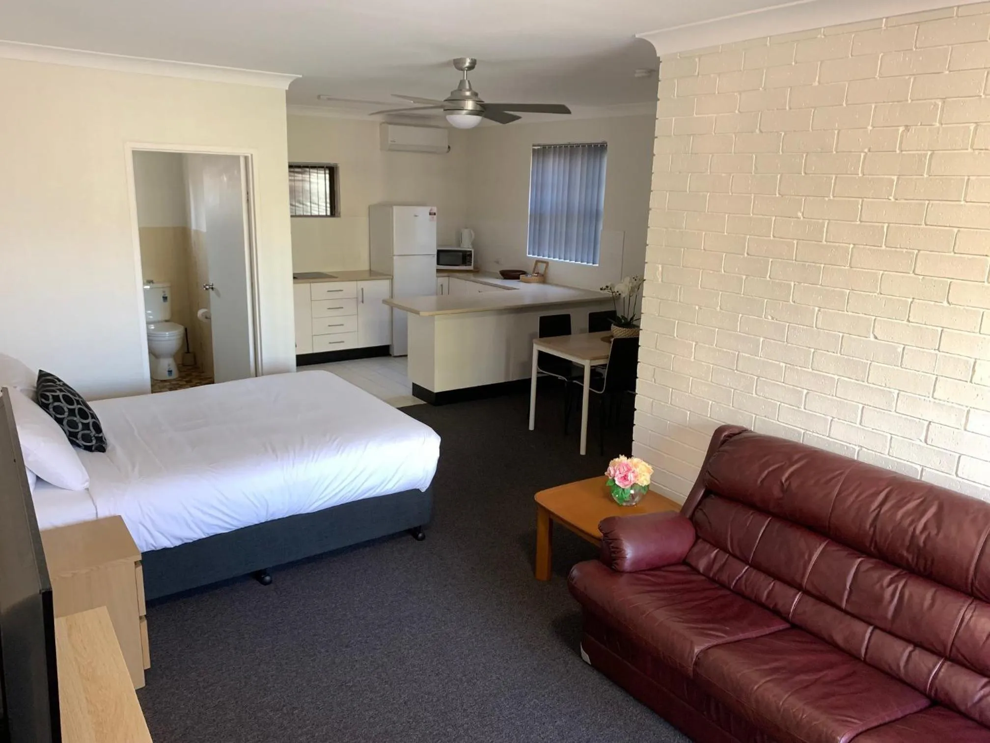 Bed in Bella Villa Motor Inn