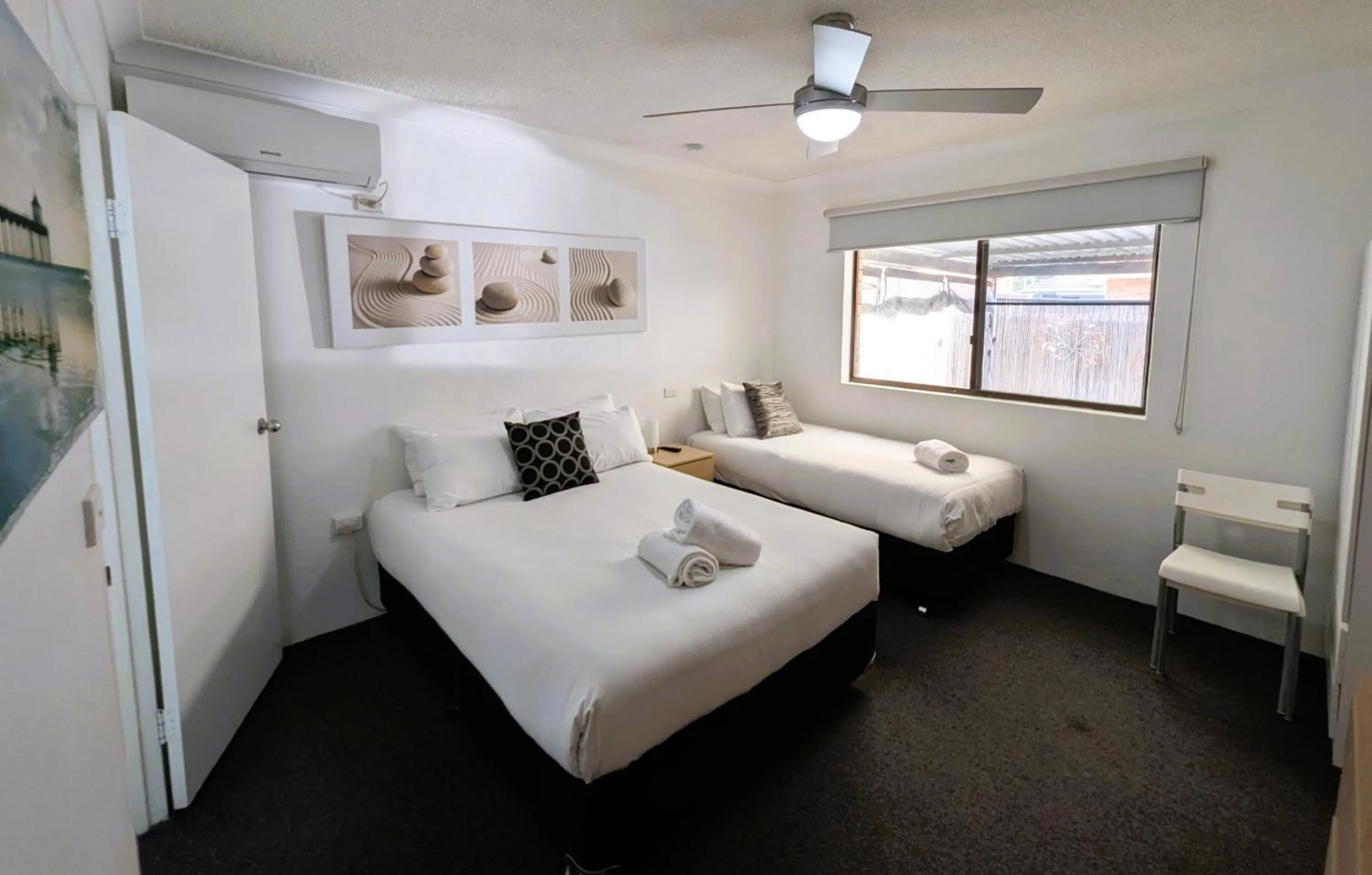 Bedroom, Bed in Bella Villa Motor Inn