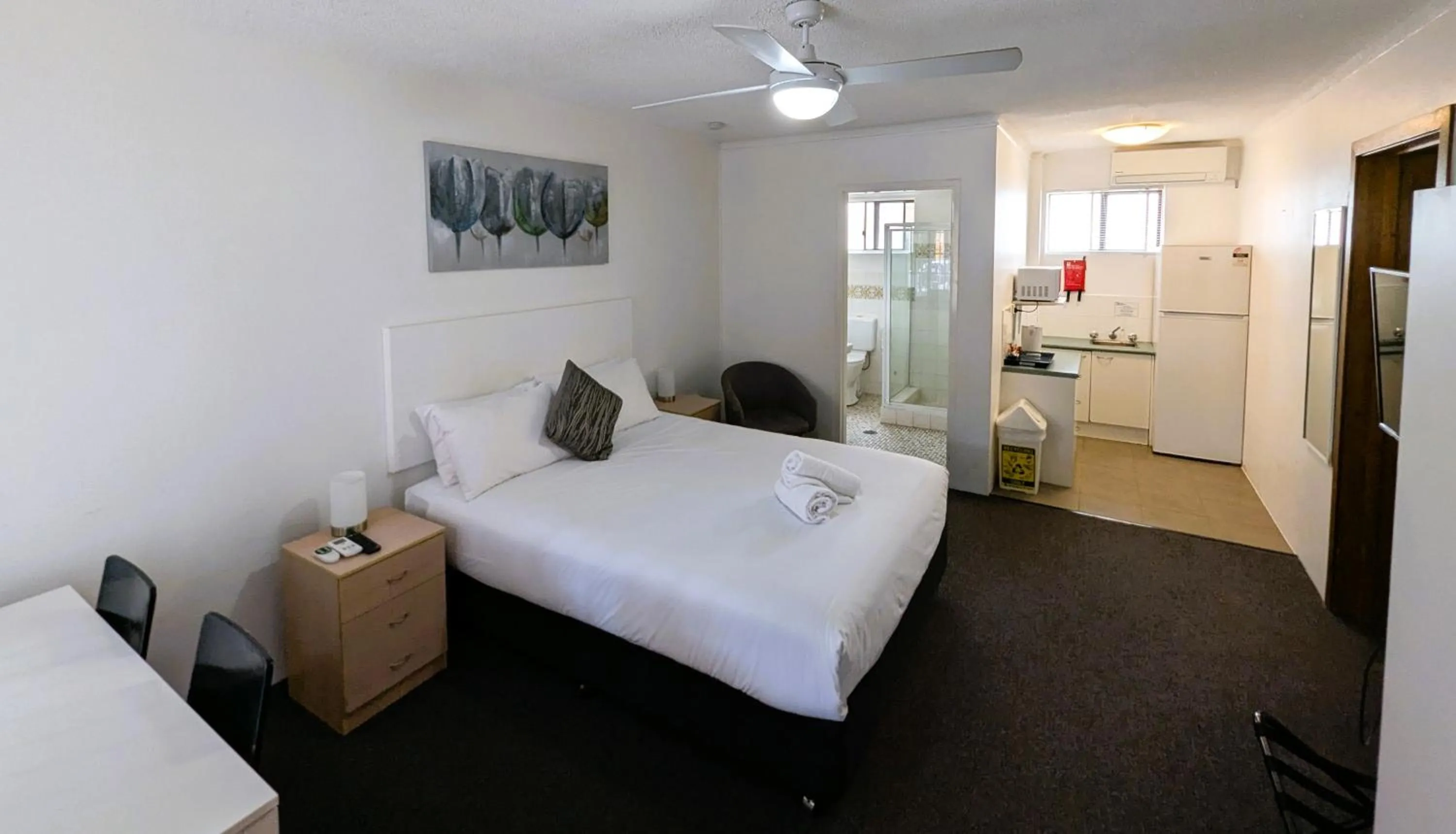 Photo of the whole room, Bed in Bella Villa Motor Inn