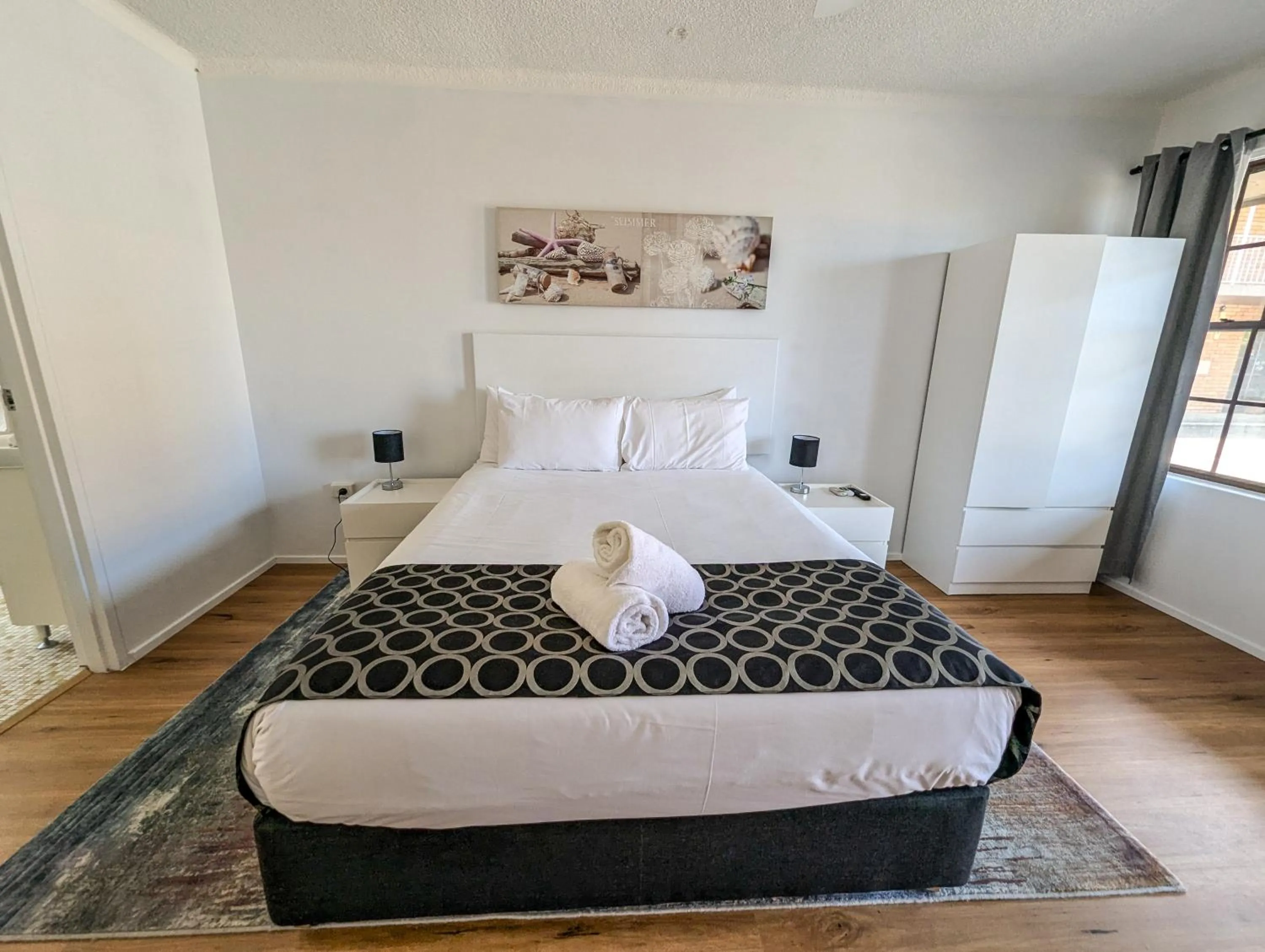 Bedroom, Bed in Bella Villa Motor Inn