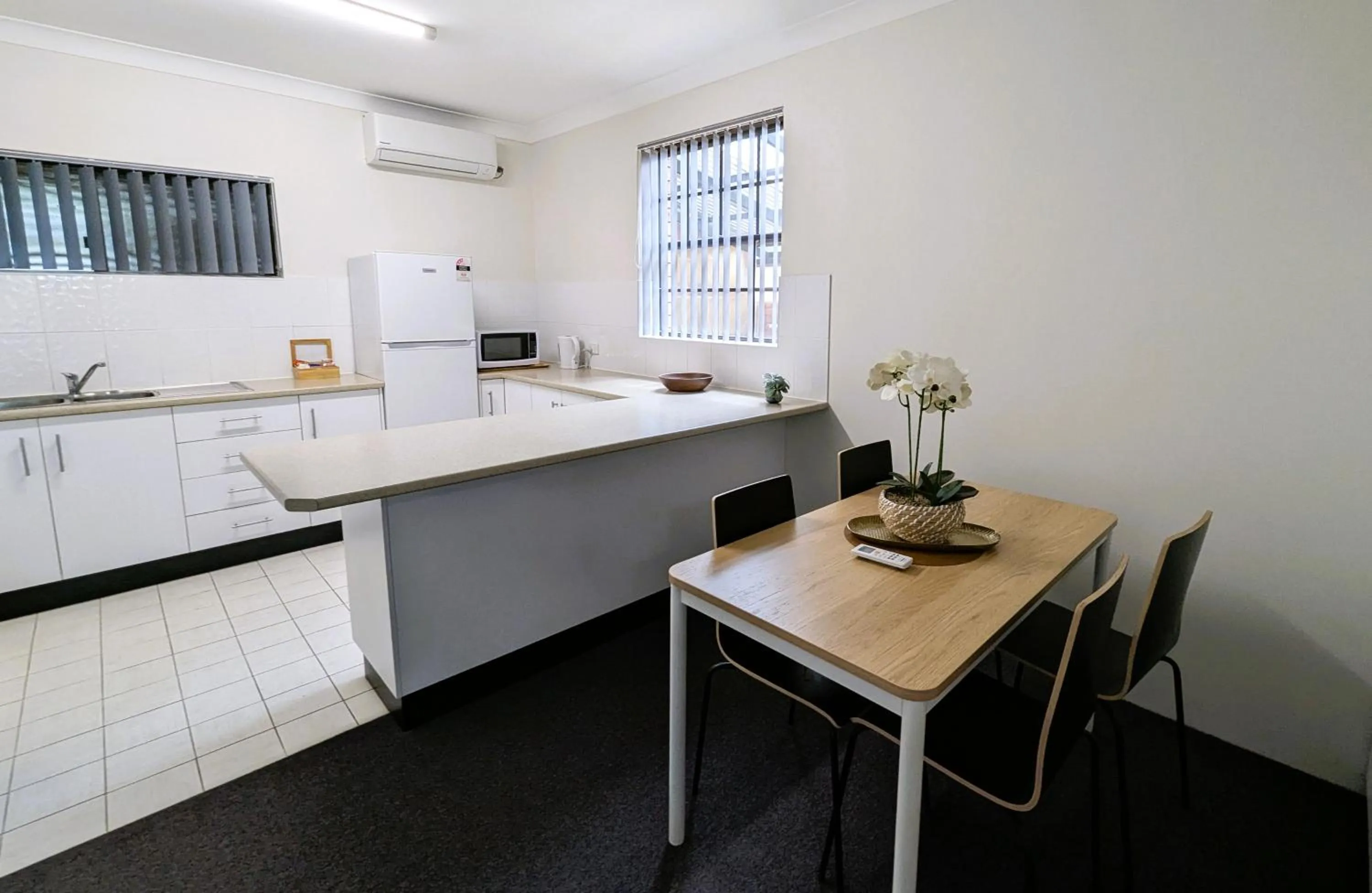 Kitchen or kitchenette in Bella Villa Motor Inn