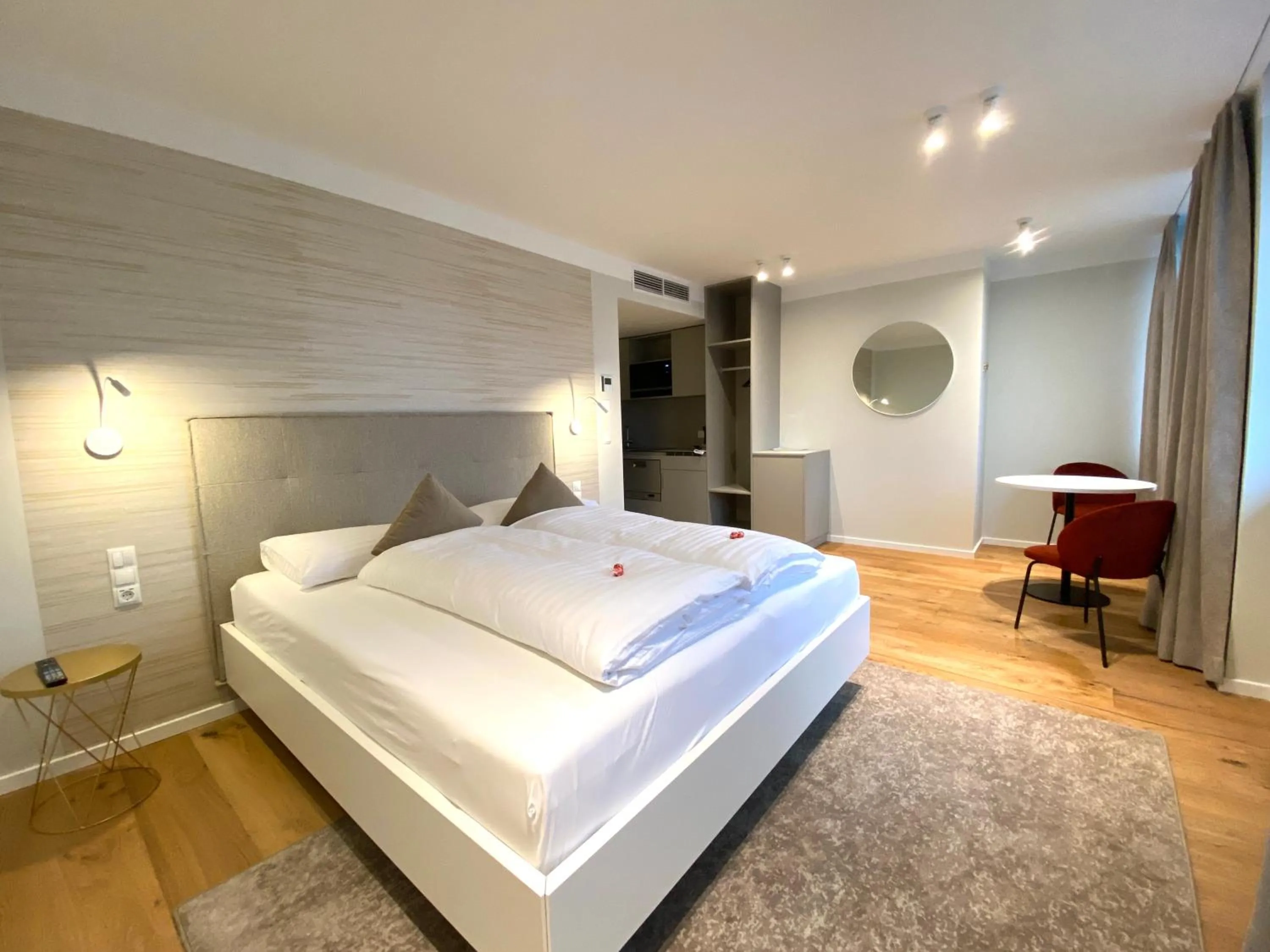 Photo of the whole room, Bed in Blackhome Wien I contactless check-in
