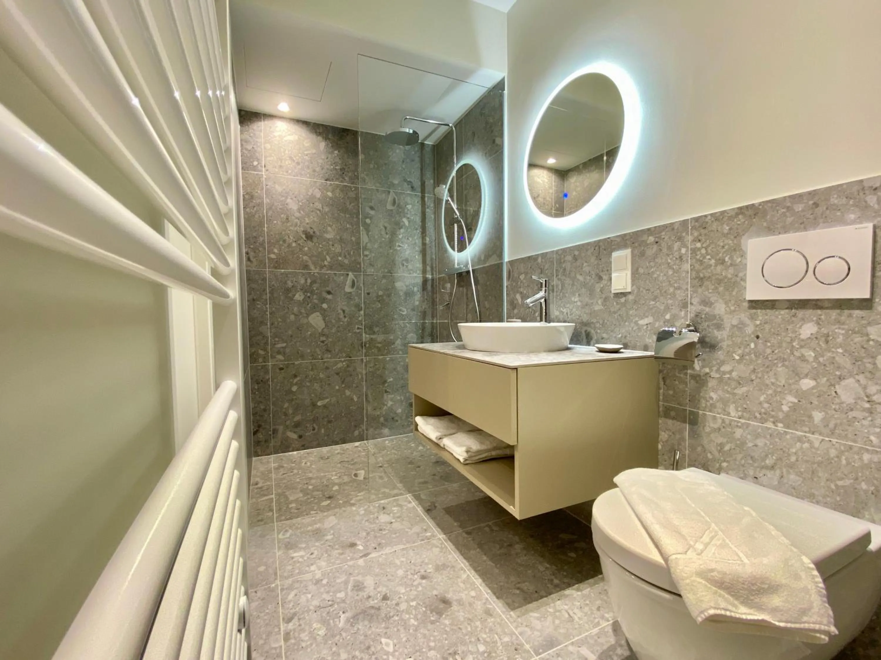 Bathroom in Blackhome Wien I contactless check-in