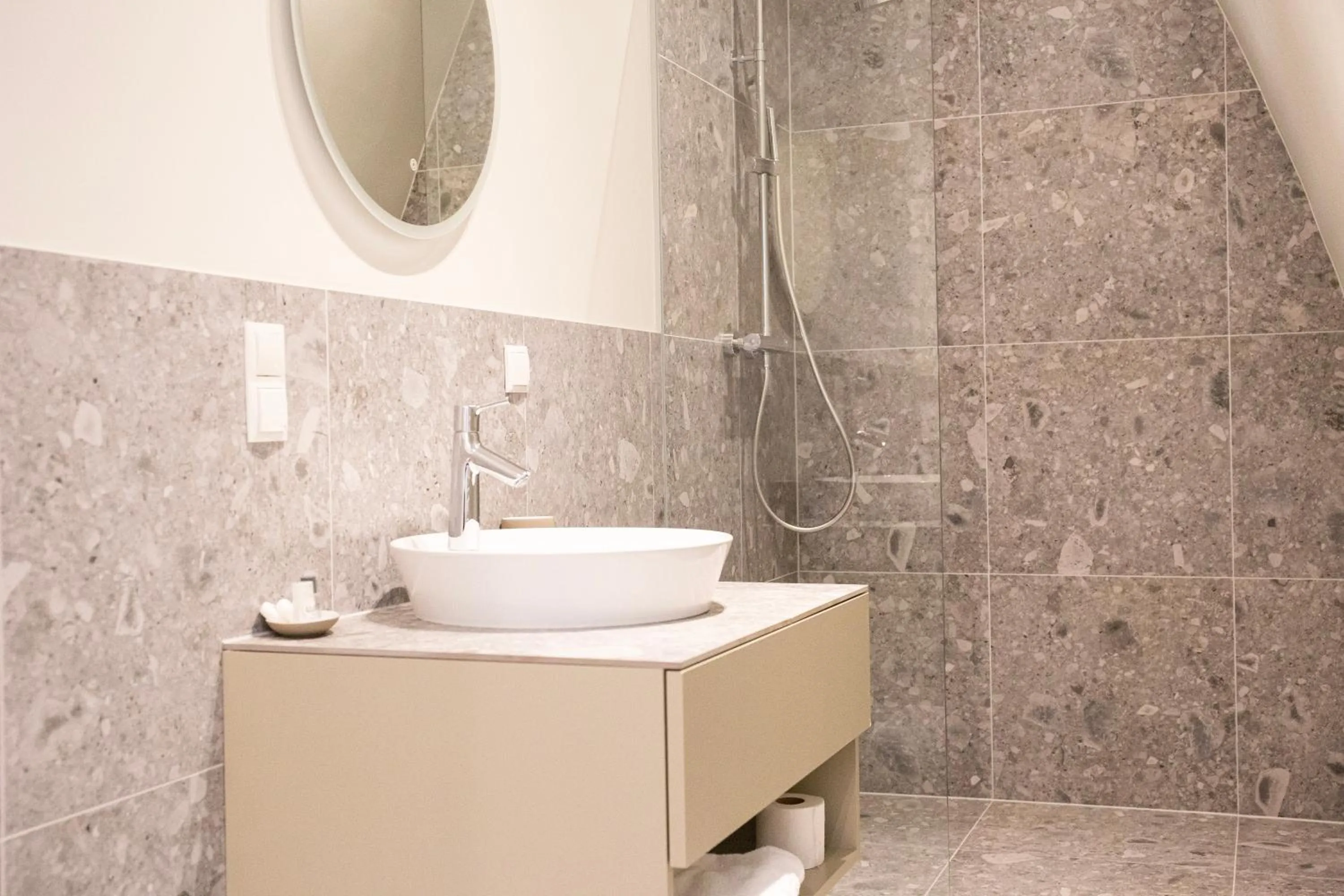 Bathroom in Blackhome Wien I contactless check-in