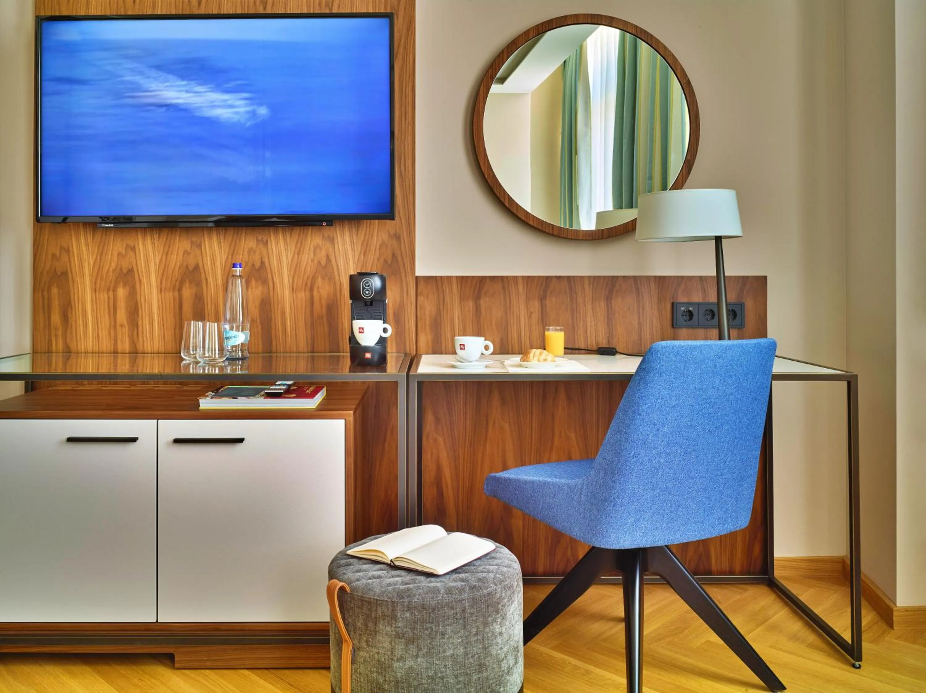 TV and multimedia in EST Grand Hotel Savoy