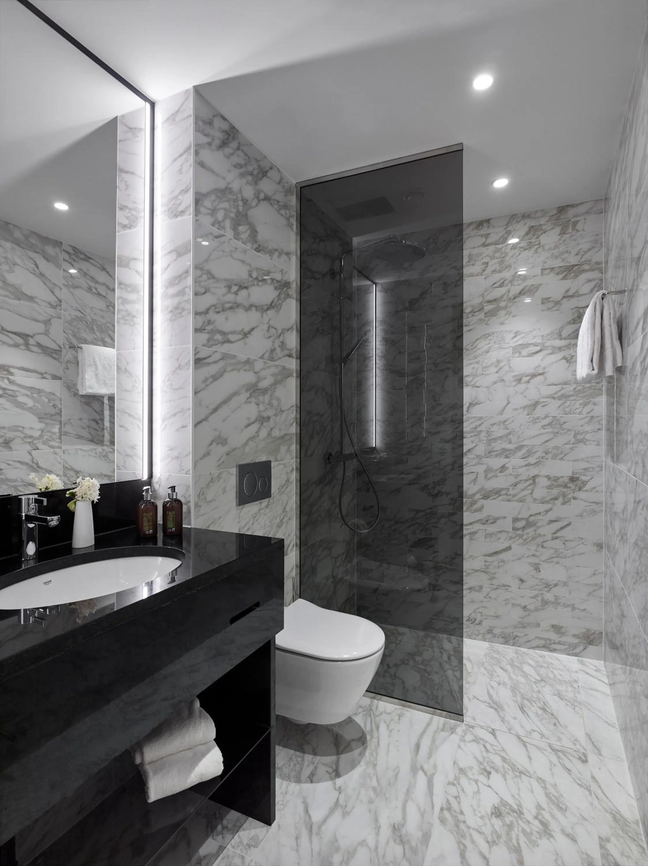 Shower in EST Grand Hotel Savoy