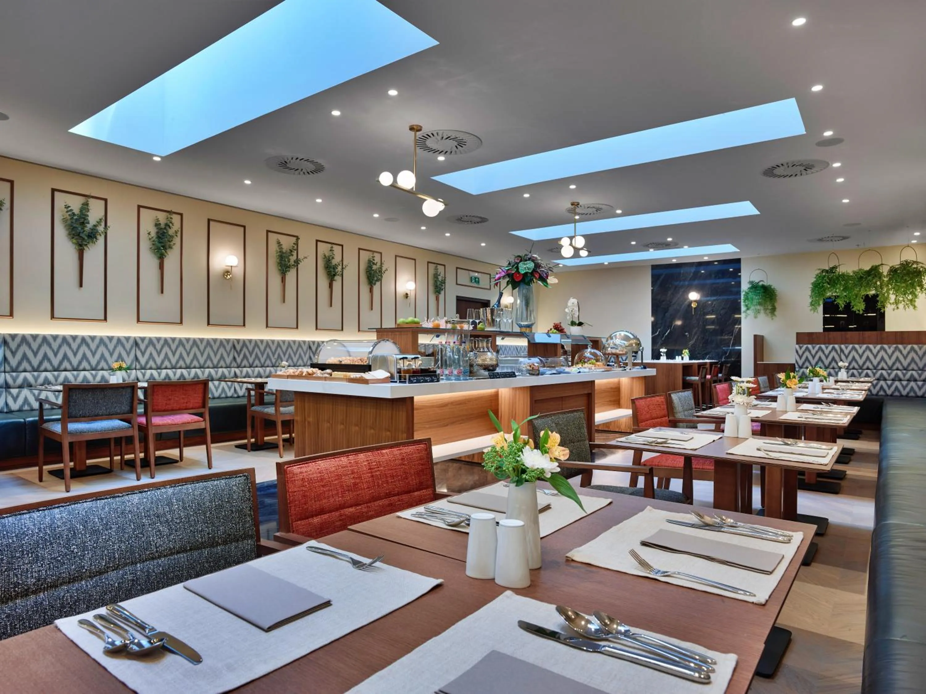 Restaurant/places to eat in EST Grand Hotel Savoy