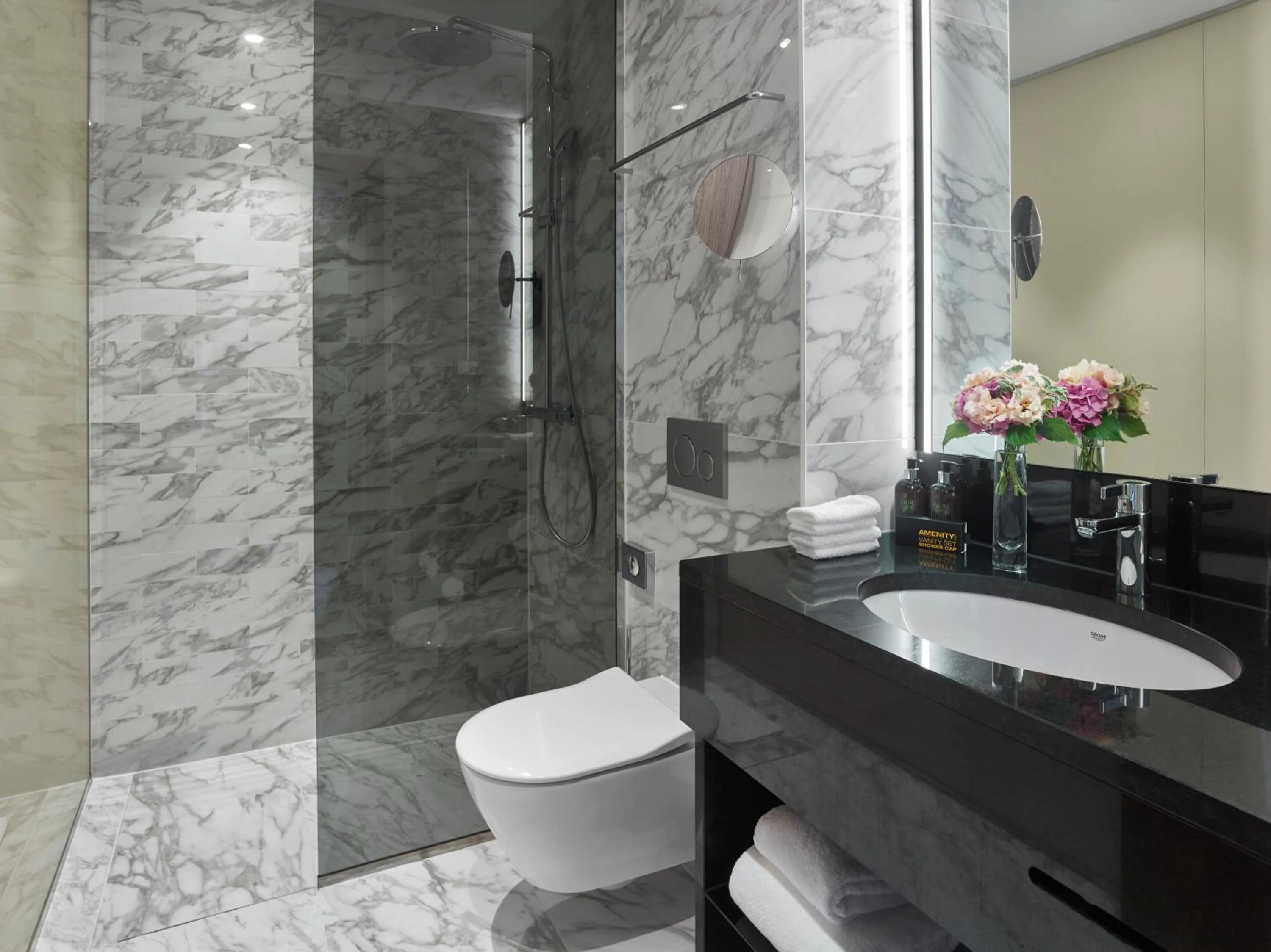 Toilet in EST Grand Hotel Savoy