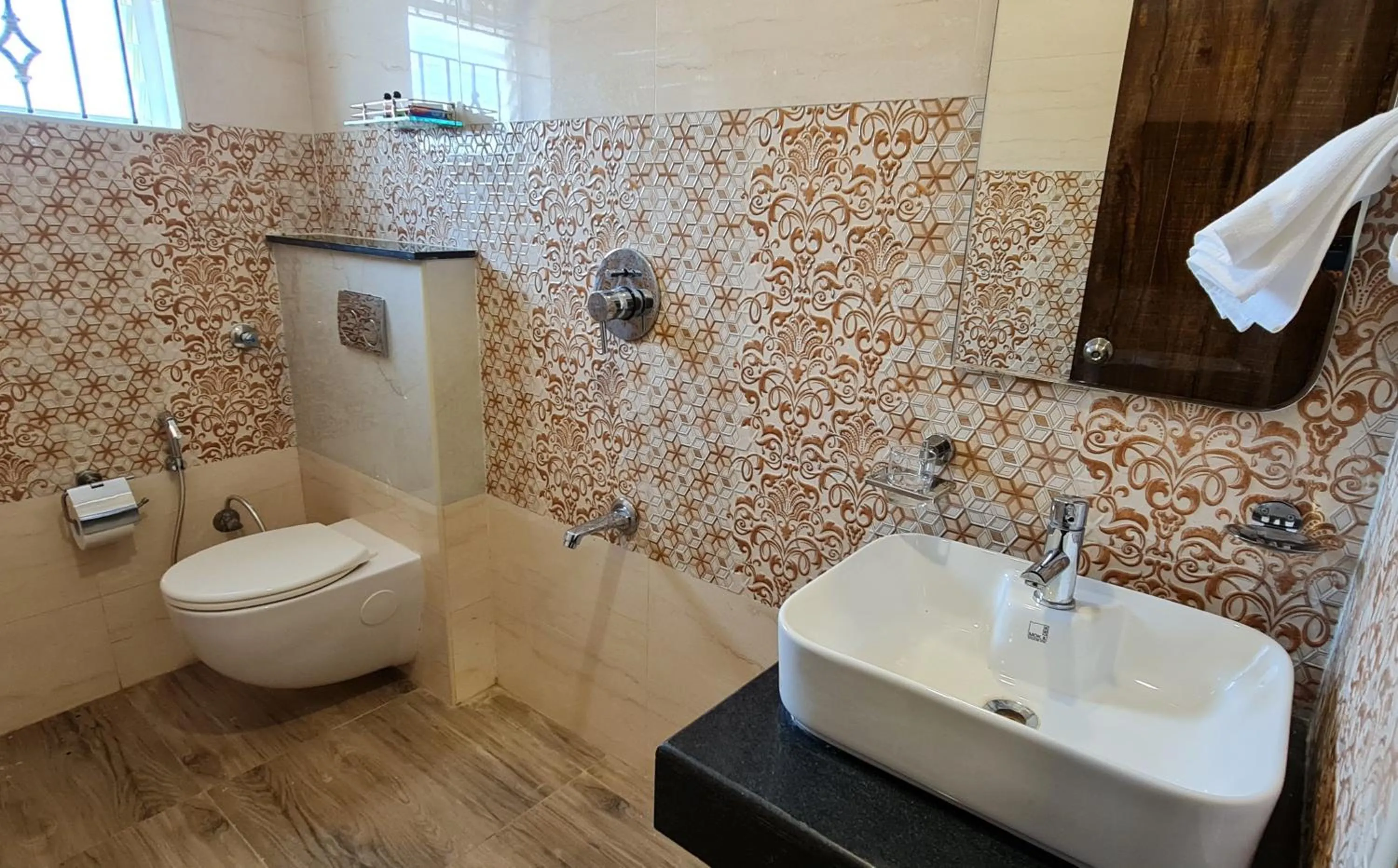 Shower in Al Noor Palace